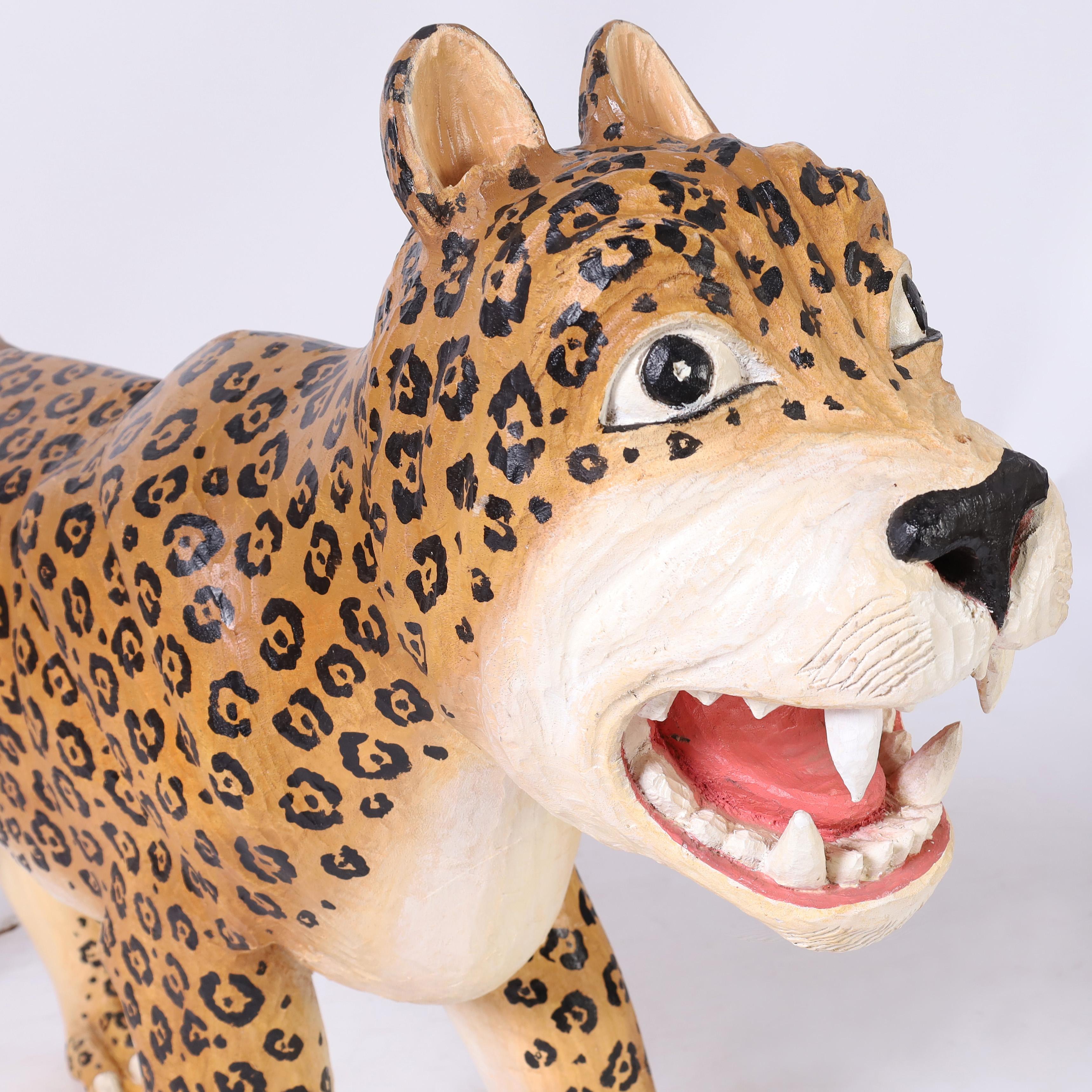 Bois Jaguar ou grand félin en bois sculpté et peint en vente