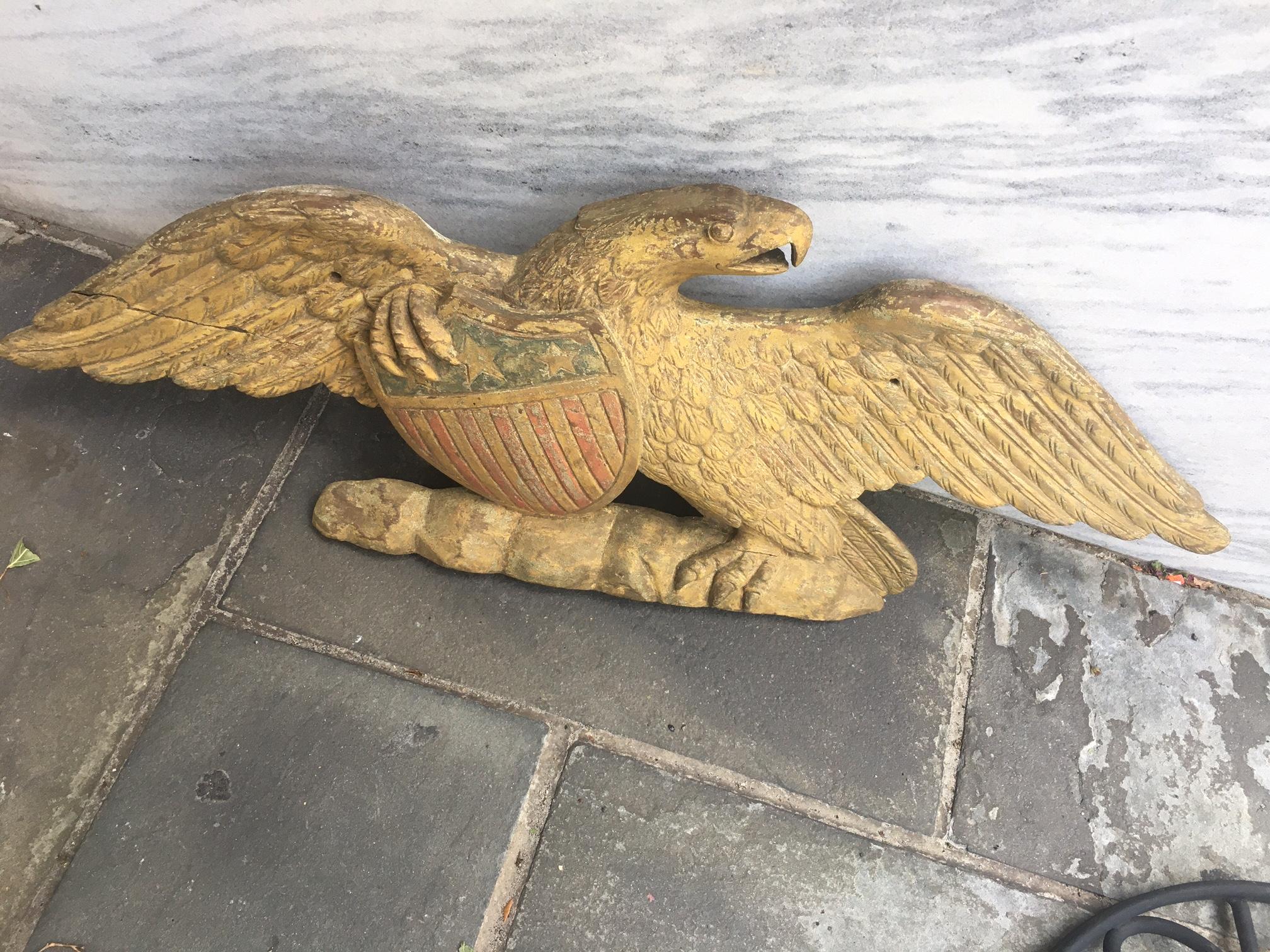 L'aigle en bois sculpté et peint avec un bouclier attribué à John Haley Bellamy en vente 3