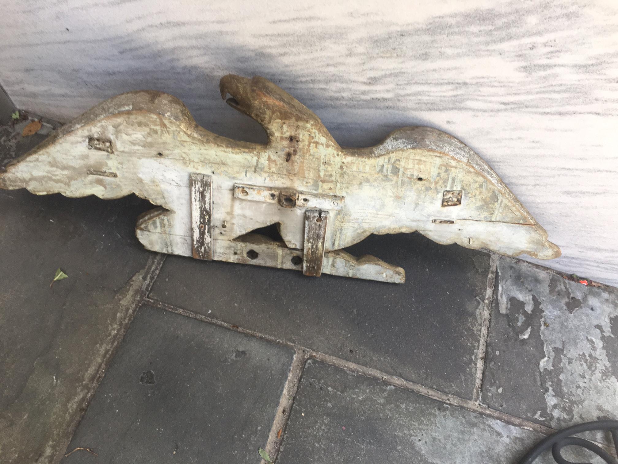 L'aigle en bois sculpté et peint avec un bouclier attribué à John Haley Bellamy en vente 4
