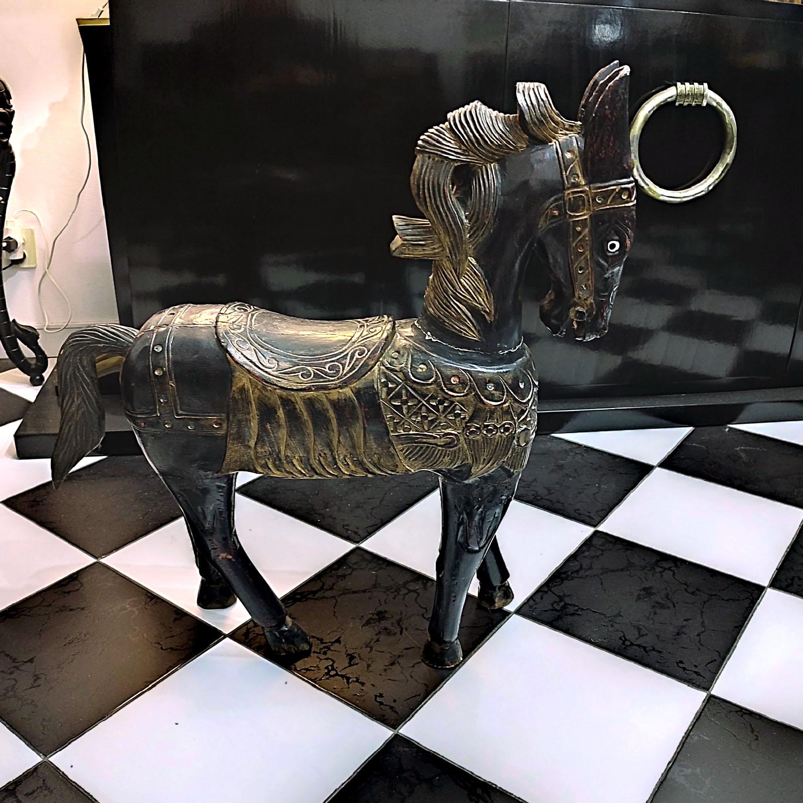 Carved and Painted Wooden Horse In Fair Condition For Sale In Bochum, NRW