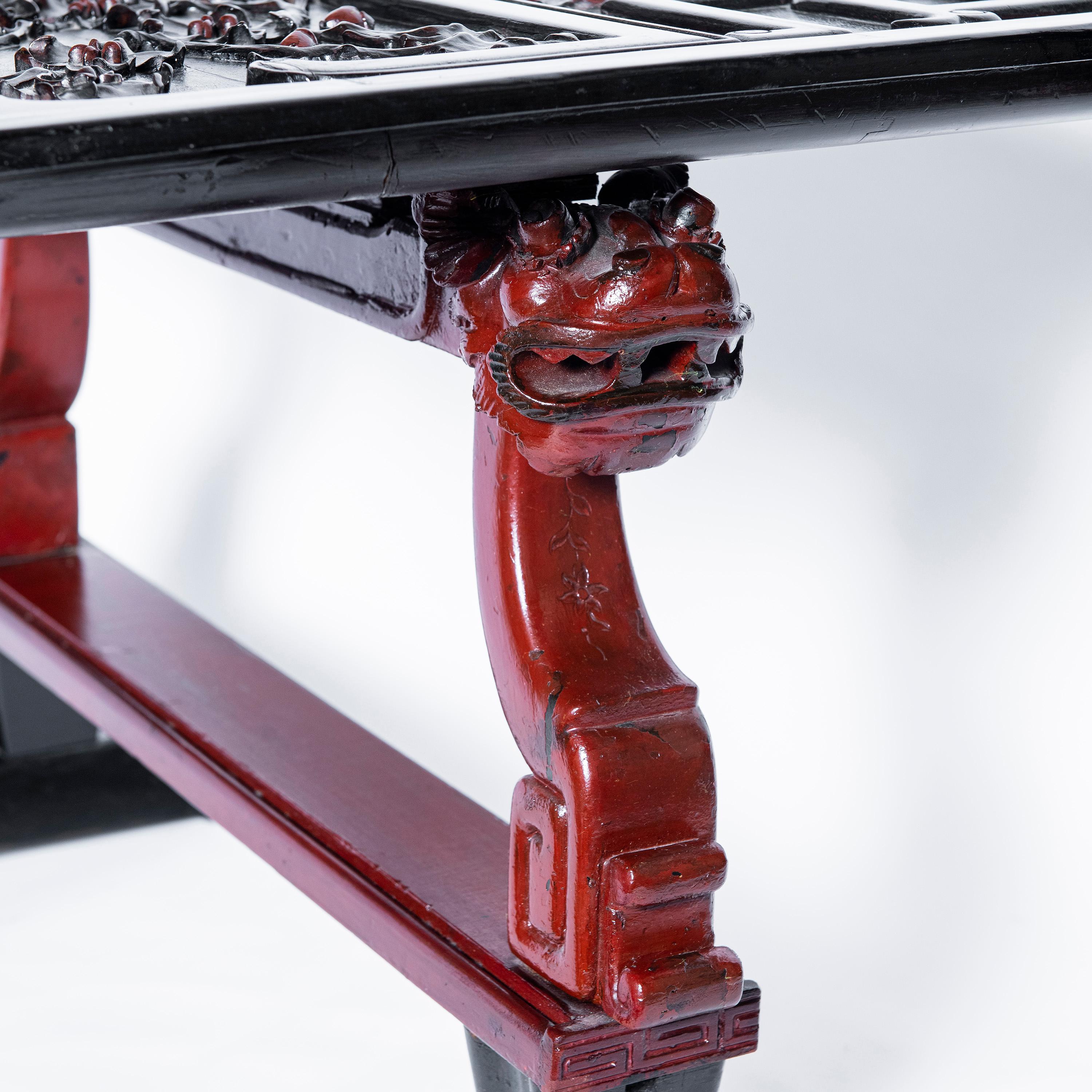 Sculpté Table en bois sculpté et patiné, France, fin du XIXe siècle en vente