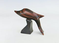 Geschnitzte und polierte stilisierte Palisander-Tischskulptur eines Delphins