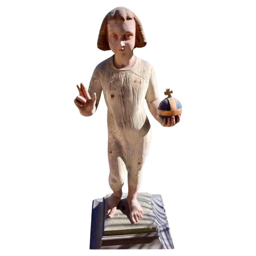 Figure du jeune Christ sculptée et polychrome