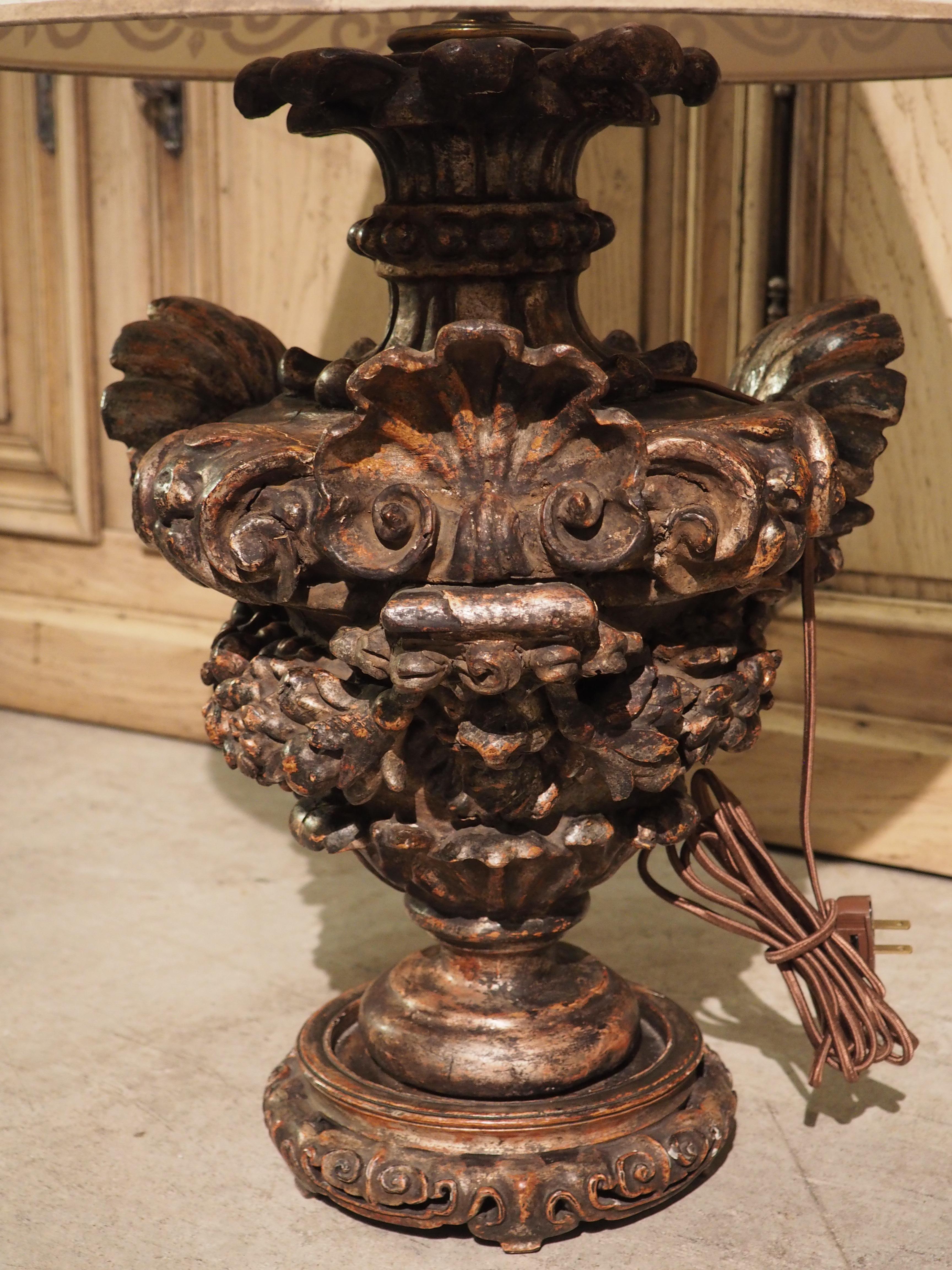 Lampe de bureau ancienne sculptée et polychromée d'Italie en vente 11