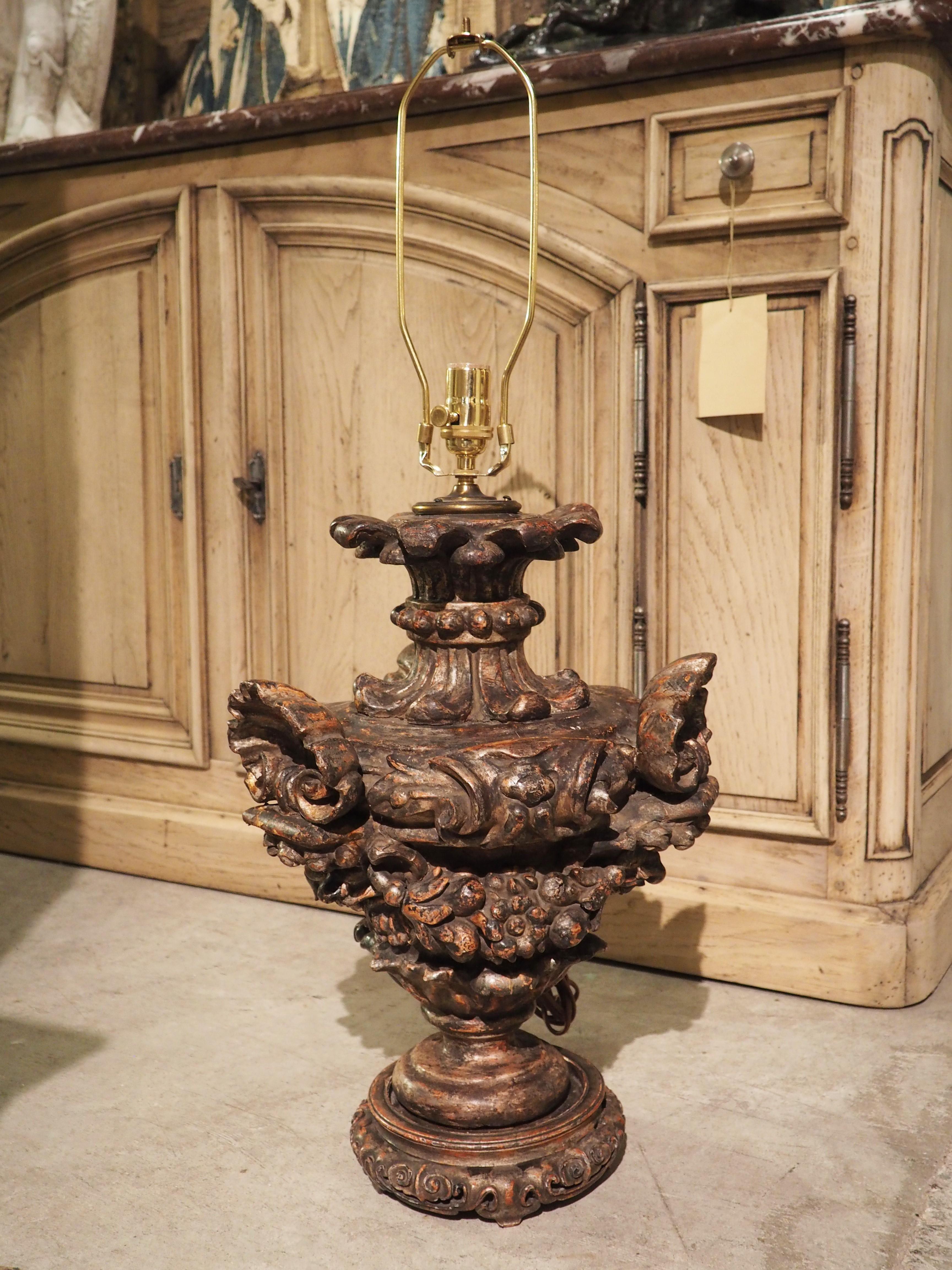 Lampe de bureau ancienne sculptée et polychromée d'Italie en vente 12