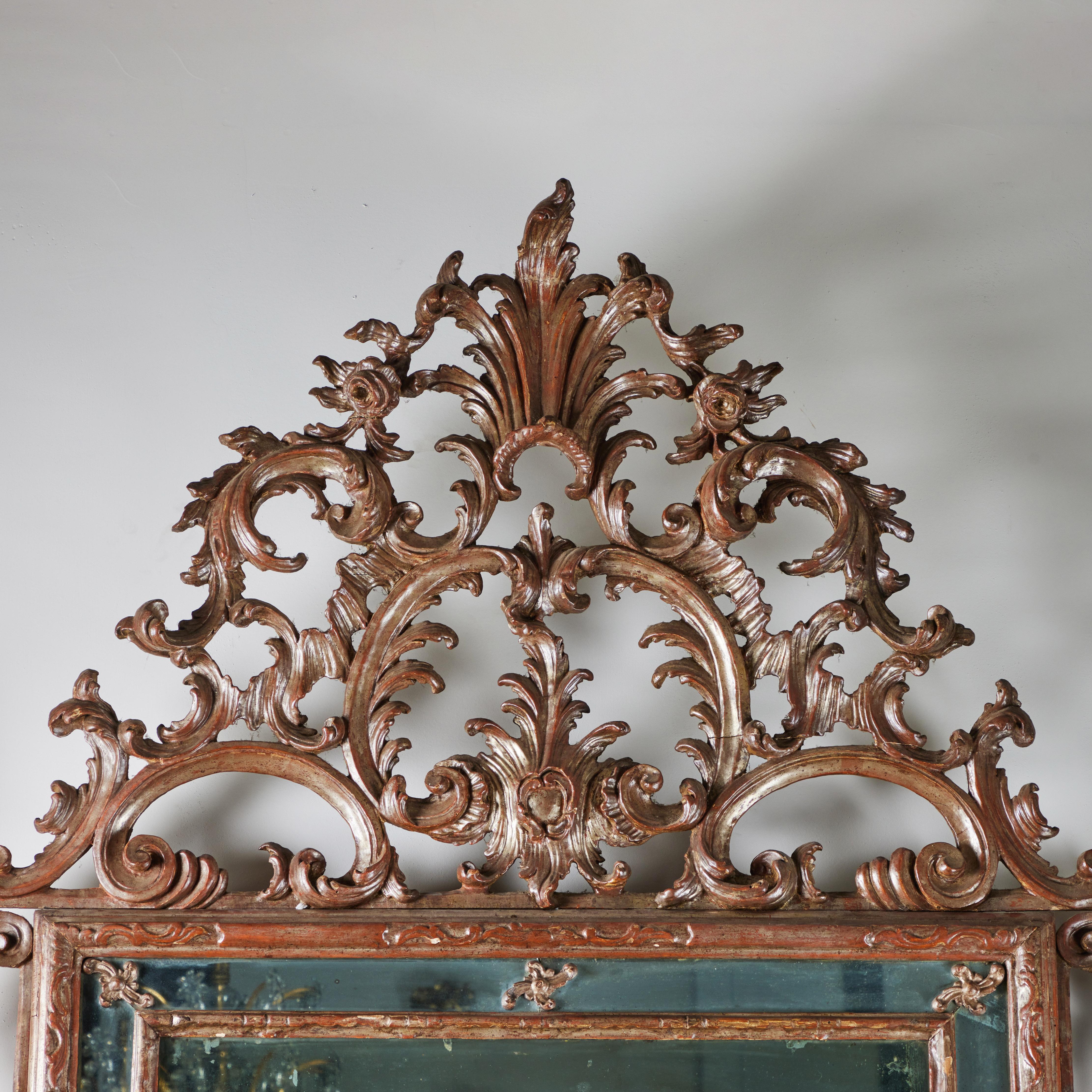 Carved and Silver Gilded Venetian Mirror In Good Condition For Sale In Newport Beach, CA