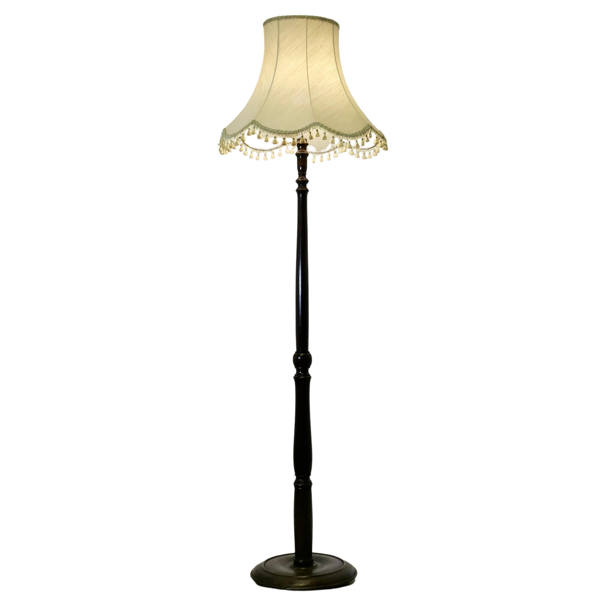 Geschnitzte und gedrechselte Stehlampe, Stehlampe