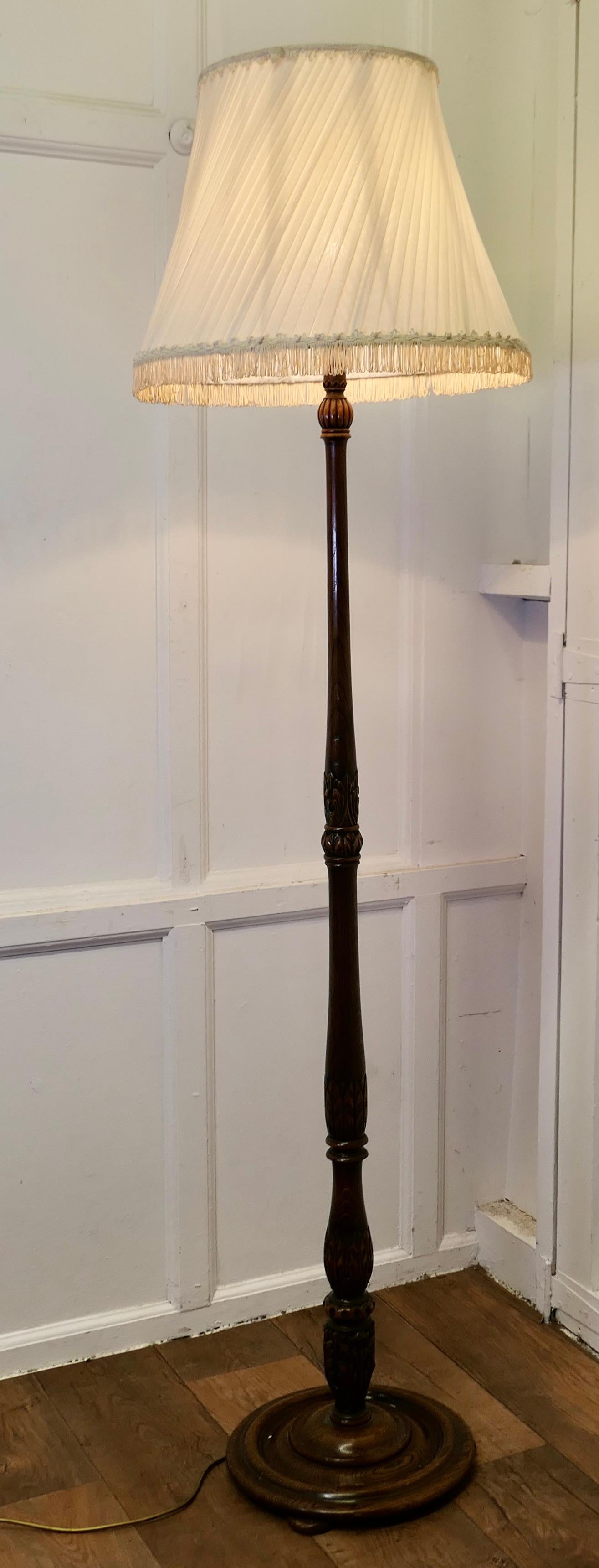 Carved and Turned Oak Floor Lamp, Standard Lamp

 A skilfully turned and carved piece of Oak furniture, this lamp stands on a turned wooden base, it is in good condition, the wiring is new, this is a very fine quality lamp
The lamp is 74” high and