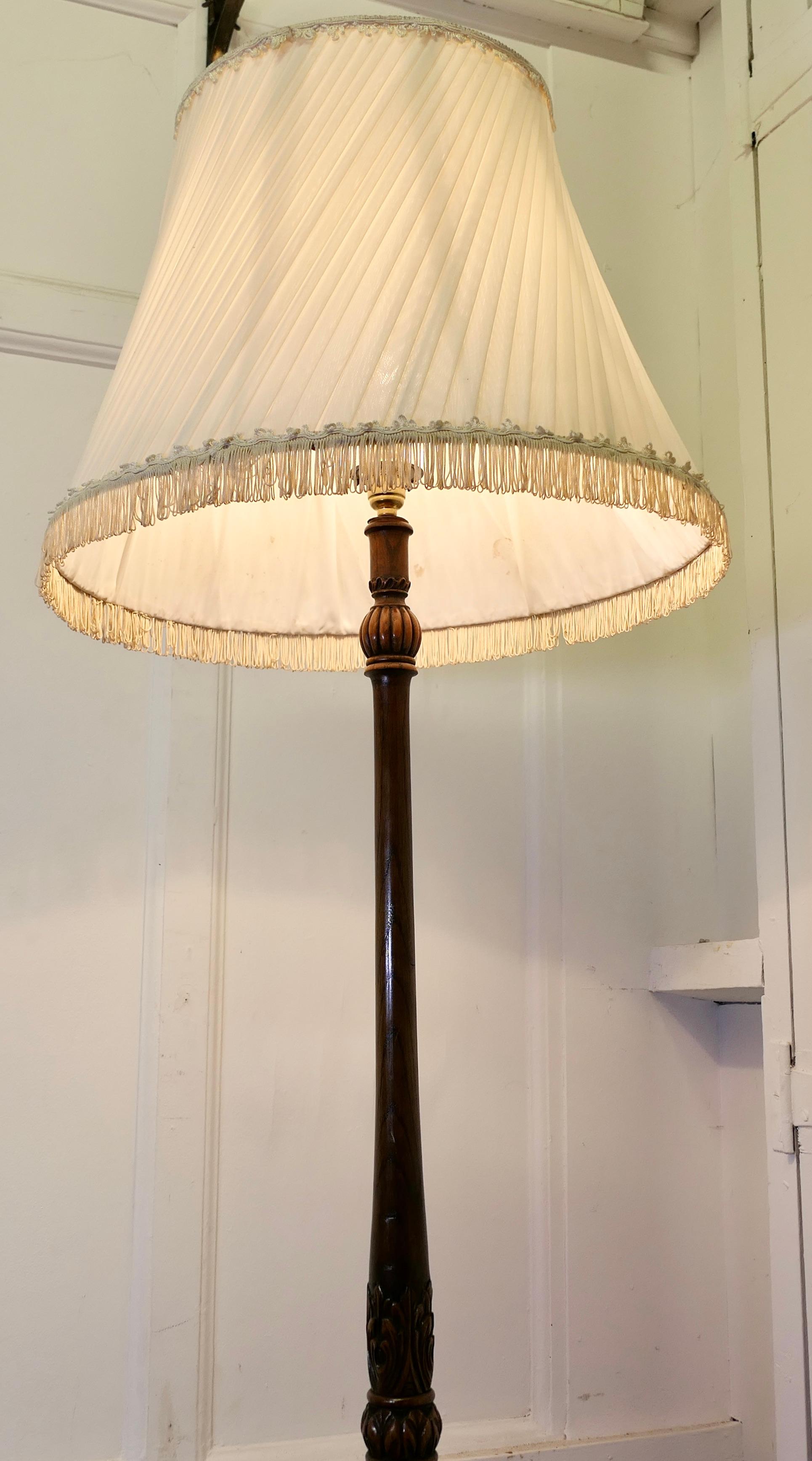 Carved and Turned Oak Floor Lamp, Standard Lamp    In Good Condition In Chillerton, Isle of Wight