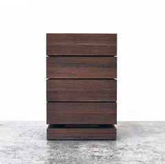 Schnitzerei und Nussbaum BW-D1 Kommode von John Eric Byers