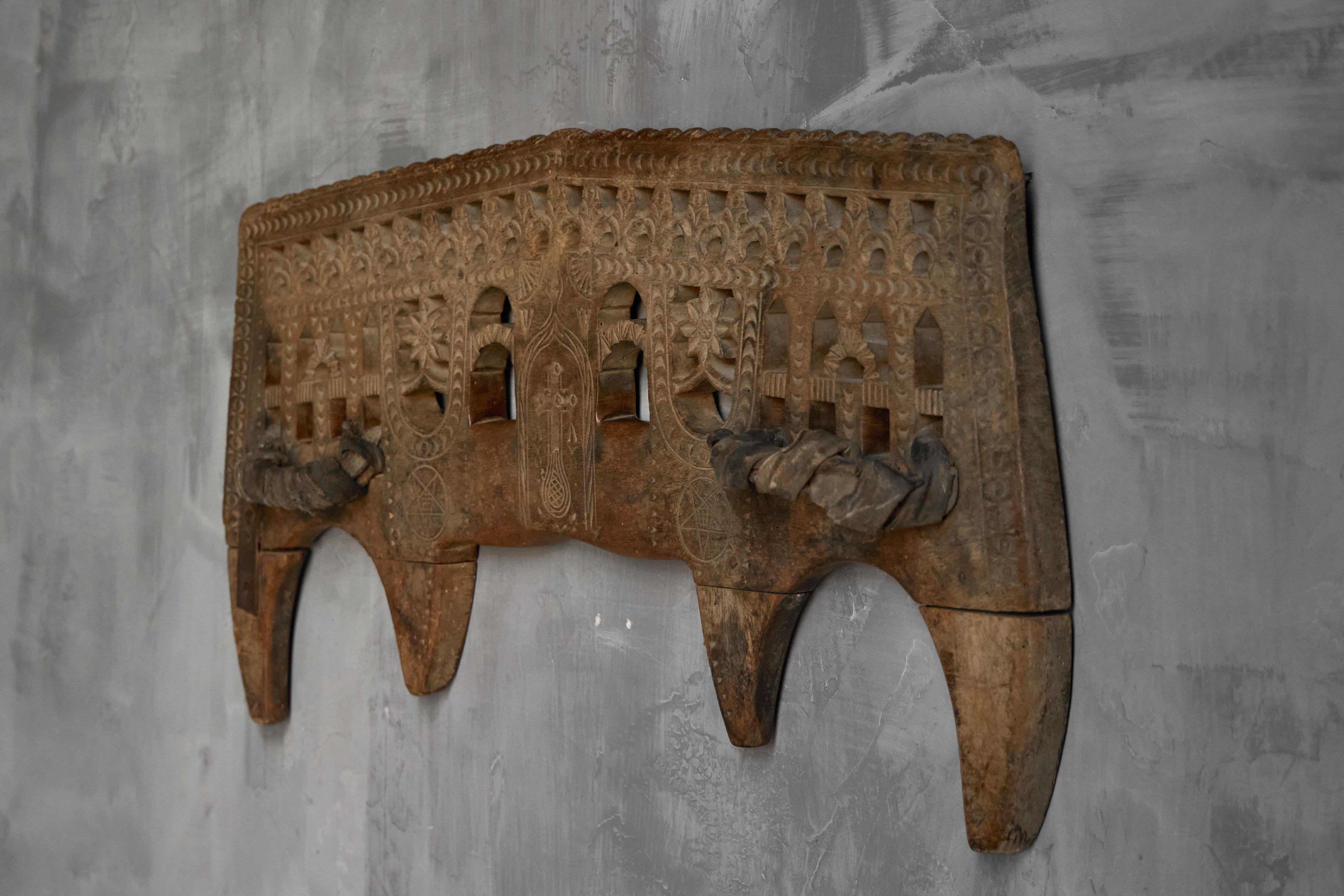 Portugais Yoke antique sculpté, Portugal, années 1900 en vente