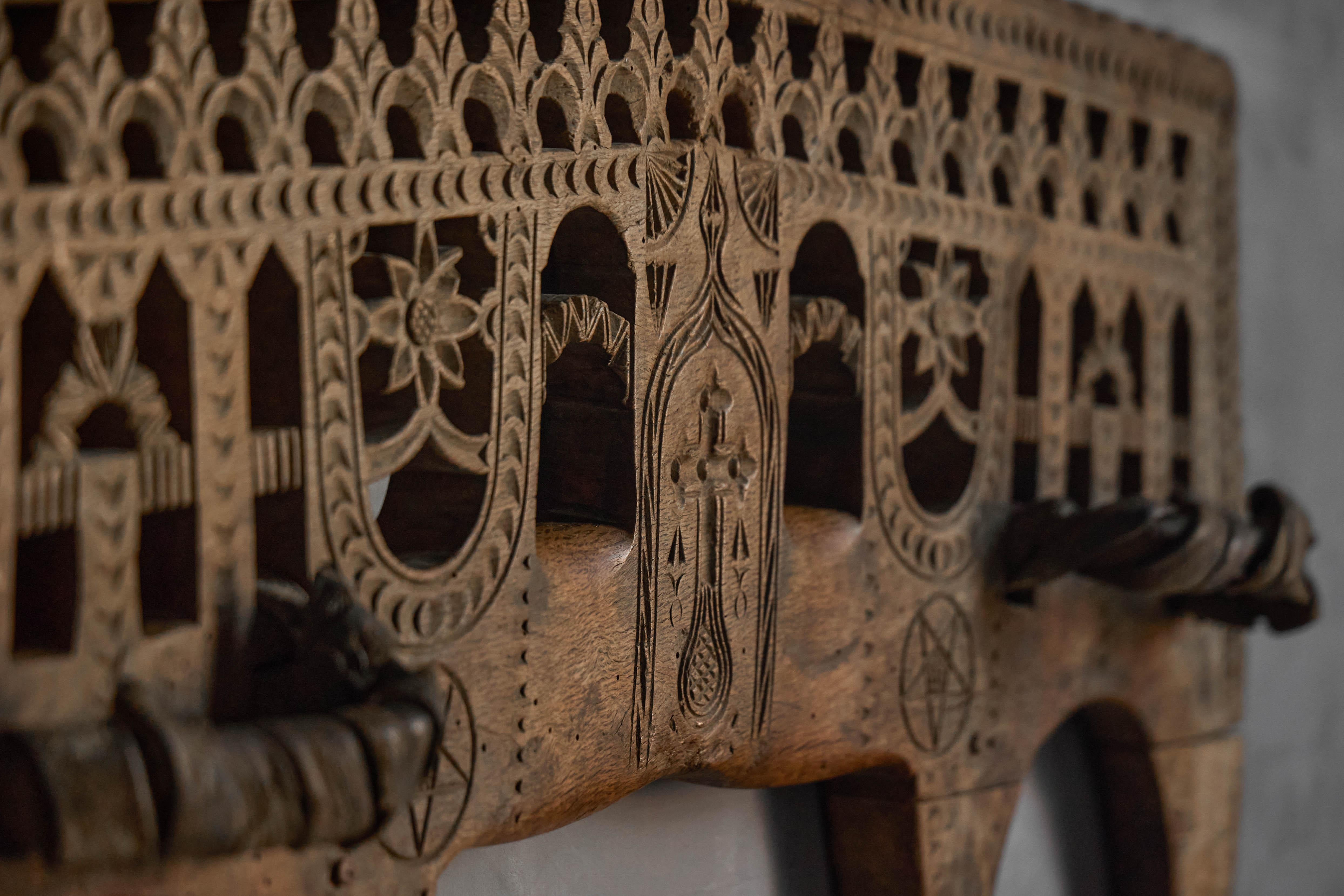 Bois Yoke antique sculpté, Portugal, années 1900 en vente