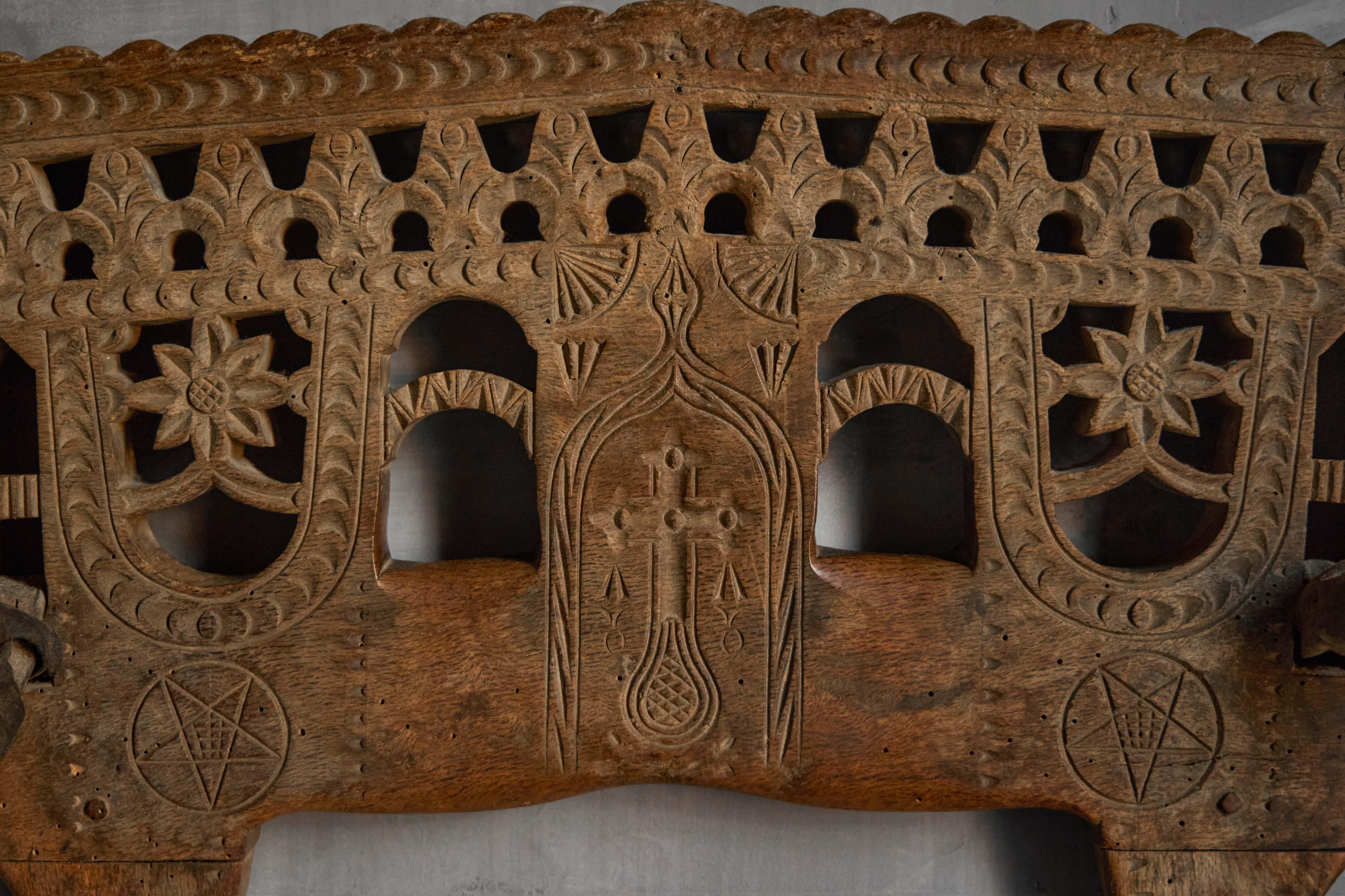Yoke antique sculpté, Portugal, années 1900 en vente 1