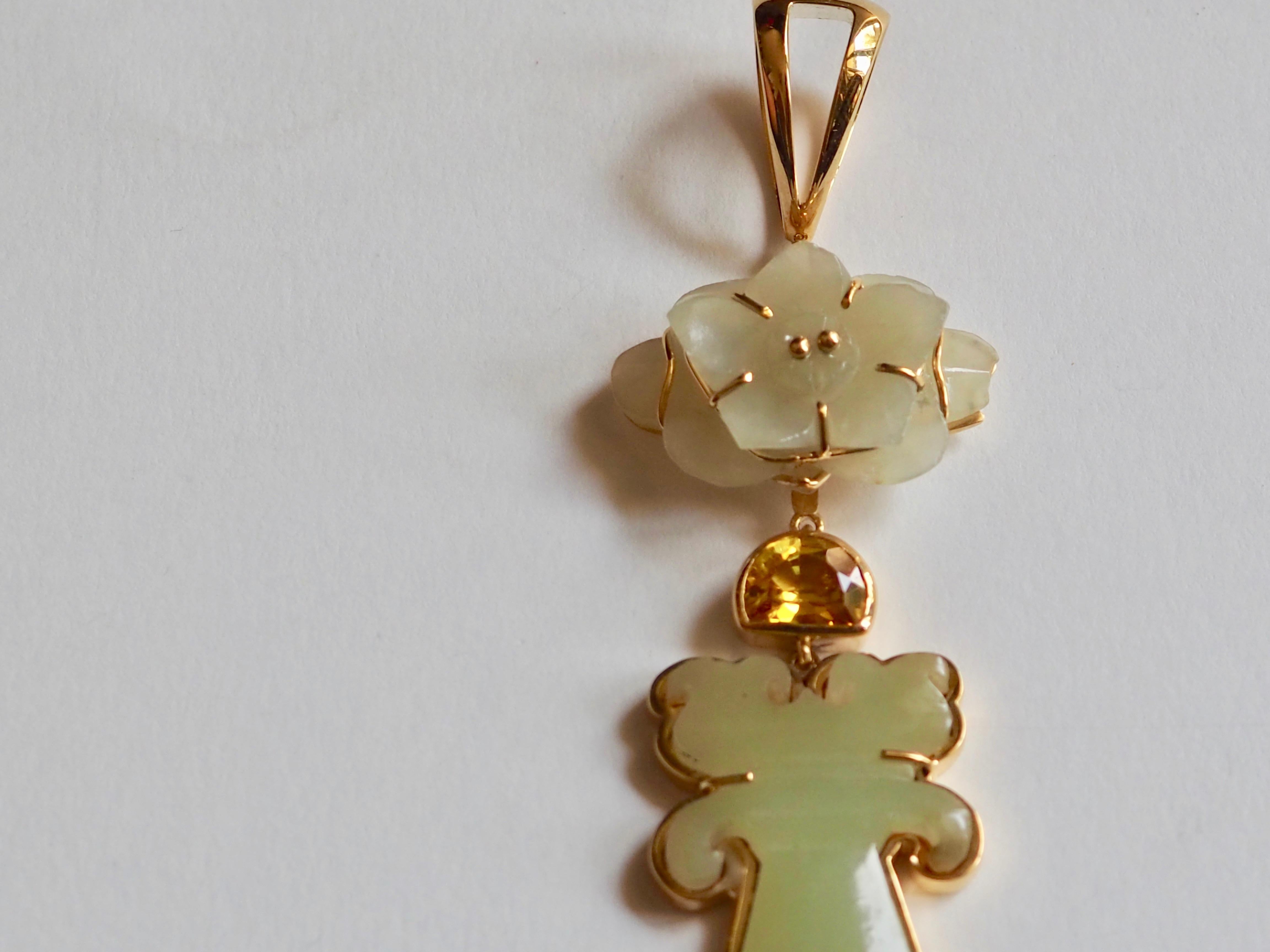 Carved Antiques Imperial Jade Citrine Ruby Drop 18 Karat Gold Pendant In New Condition For Sale In Milan, IT