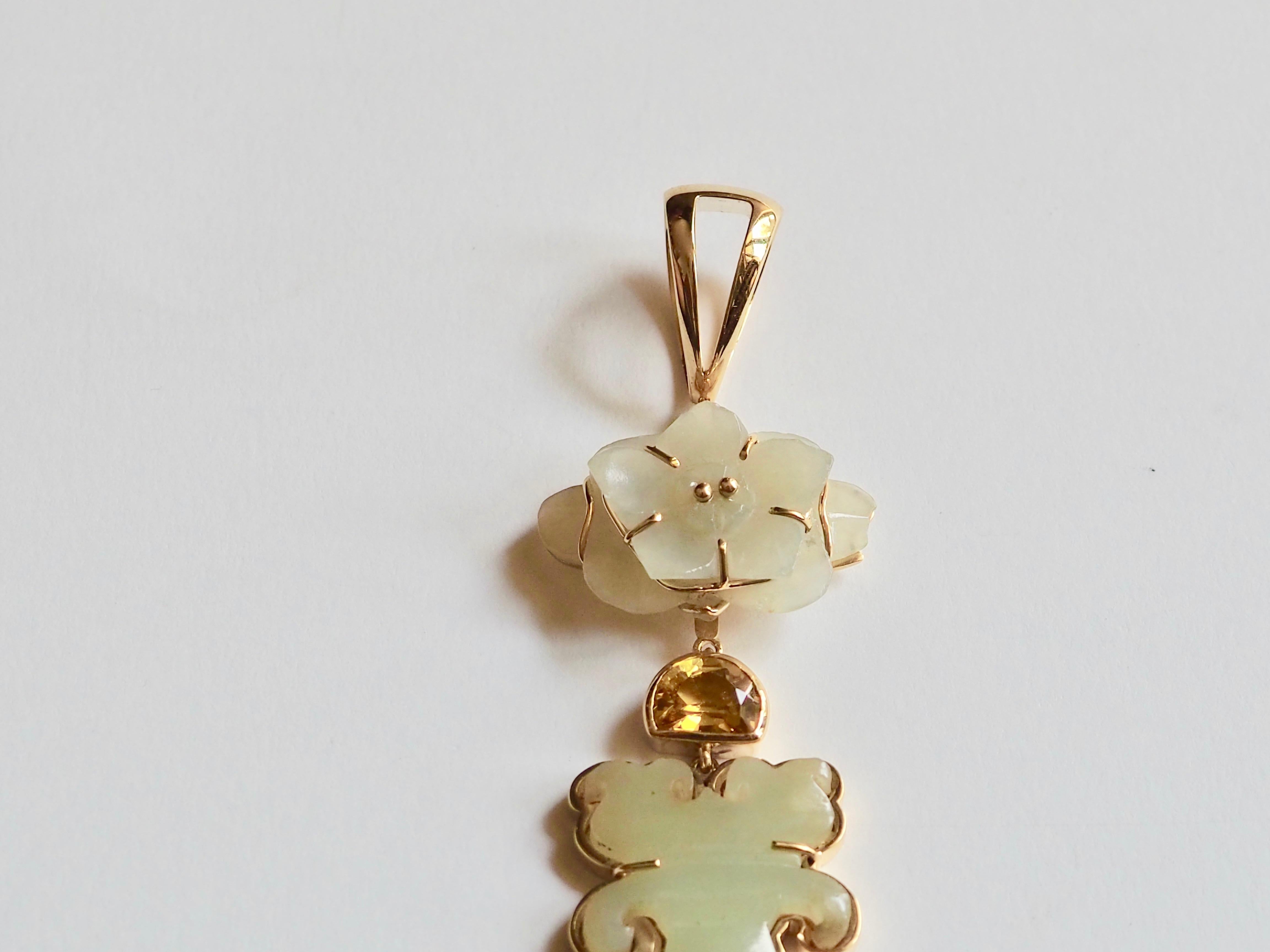 Pendentif ancien sculpté en or 18 carats avec jade impérial, citrine et rubis Pour femmes en vente