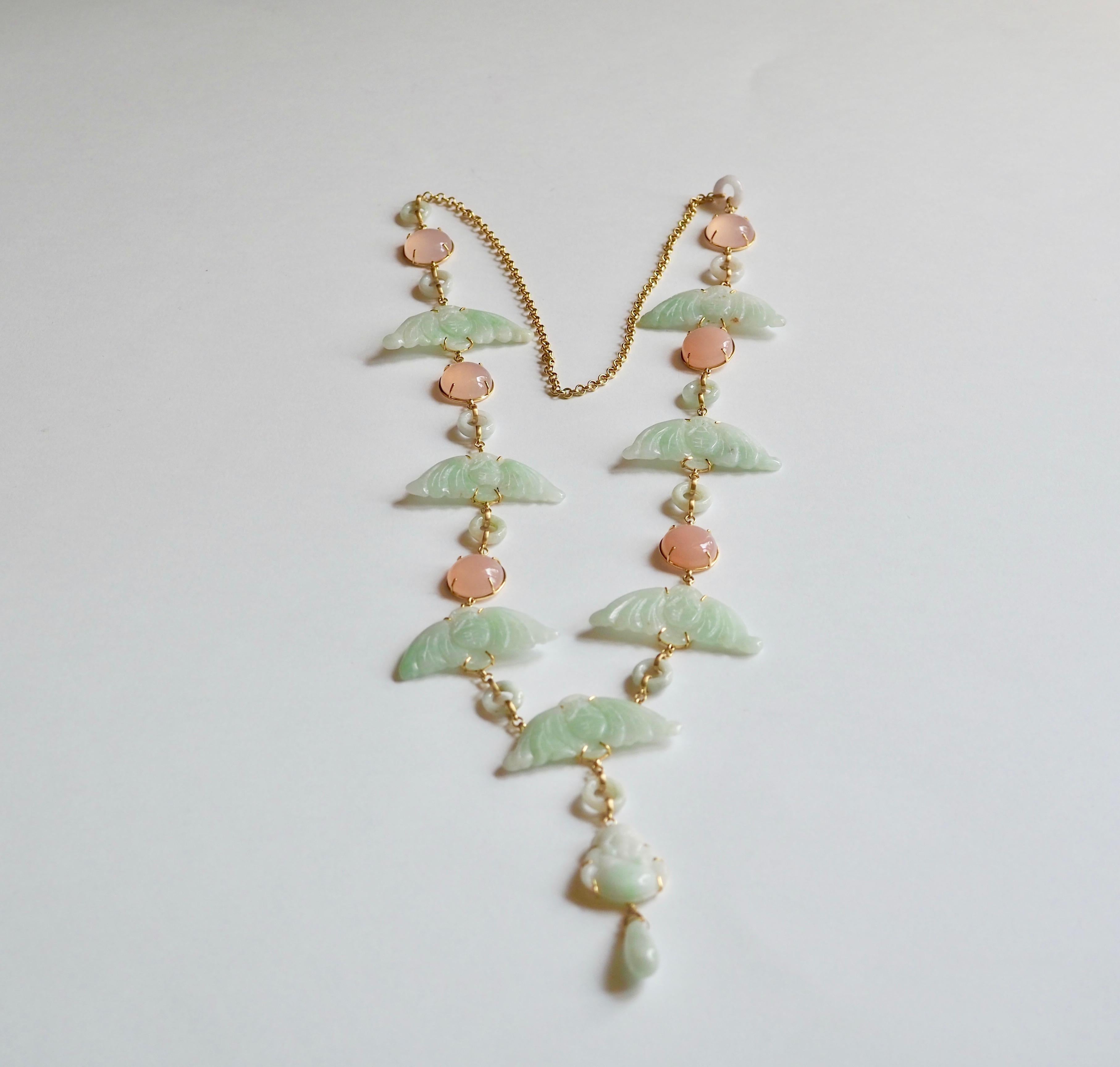 Artiste Long collier d'antiquités sculpté en or 18 carats, jade et quartz rose en vente