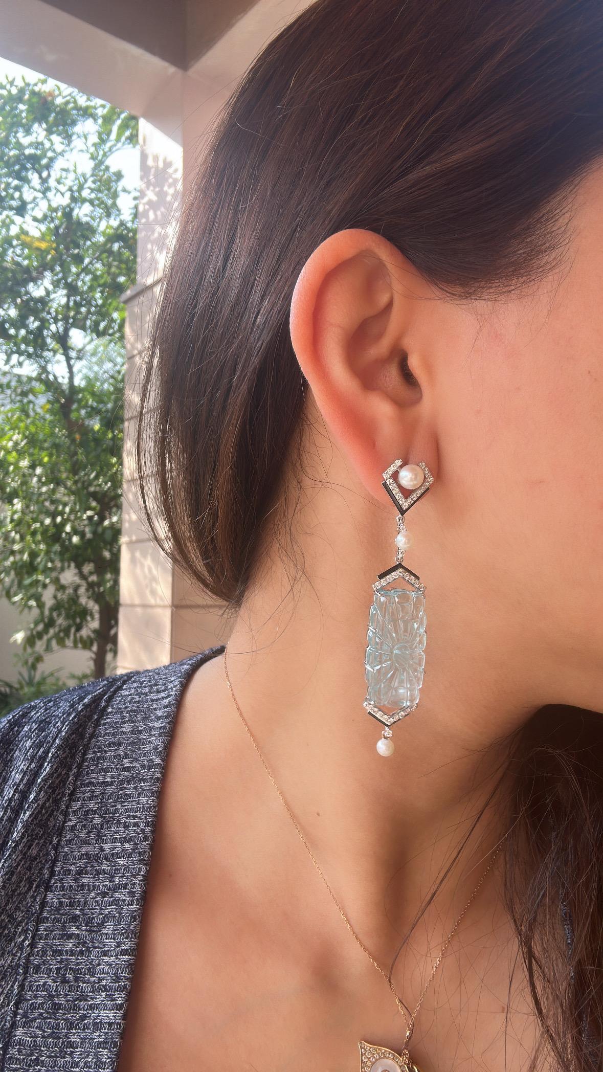 Carved Aquamarine, Freshwater Pearls, Black Enamel & Diamonds Chandelier Earring For Sale 5