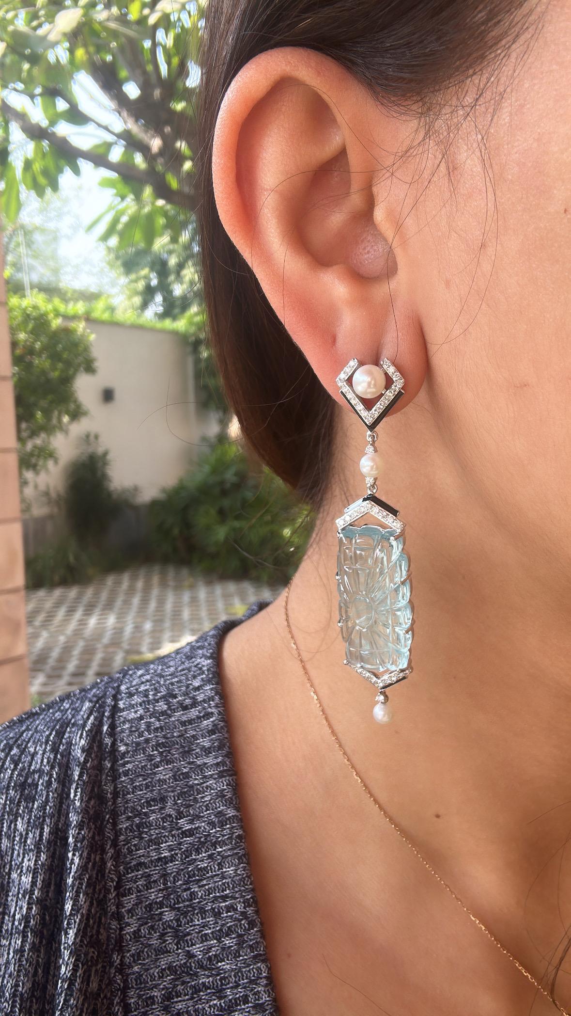 Carved Aquamarine, Freshwater Pearls, Black Enamel & Diamonds Chandelier Earring For Sale 6