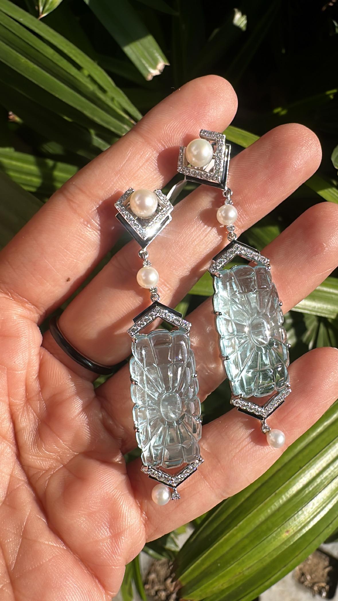 Carved Aquamarine, Freshwater Pearls, Black Enamel & Diamonds Chandelier Earring For Sale 7