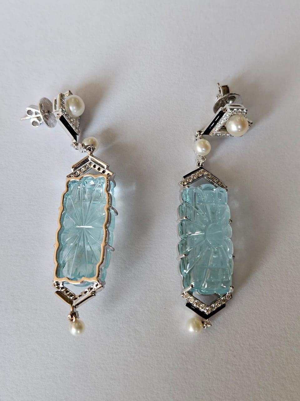 Carved Aquamarine, Freshwater Pearls, Black Enamel & Diamonds Chandelier Earring In New Condition For Sale In Hong Kong, HK
