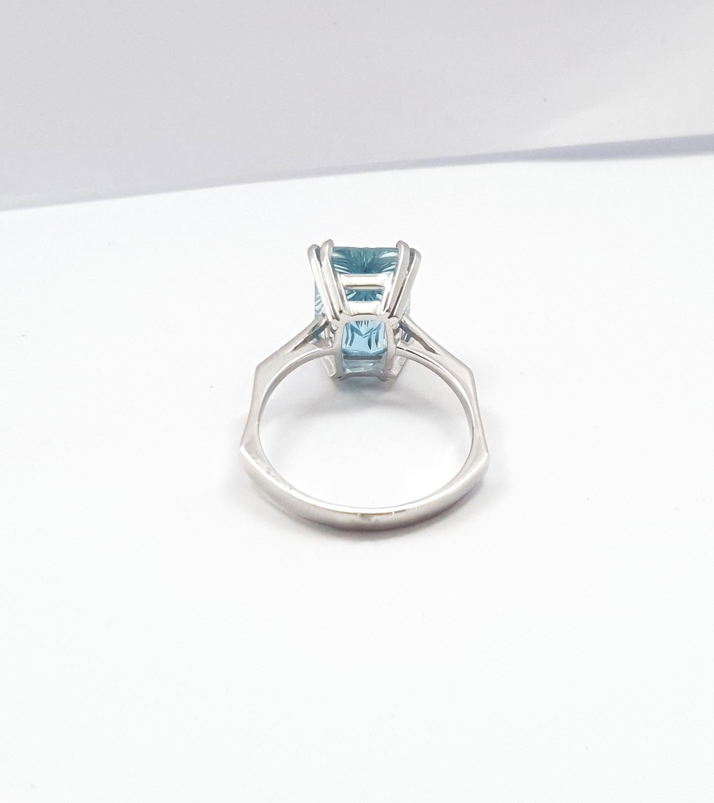 Carved Aquamarine Ring set in Platinum 900 Settings For Sale 5