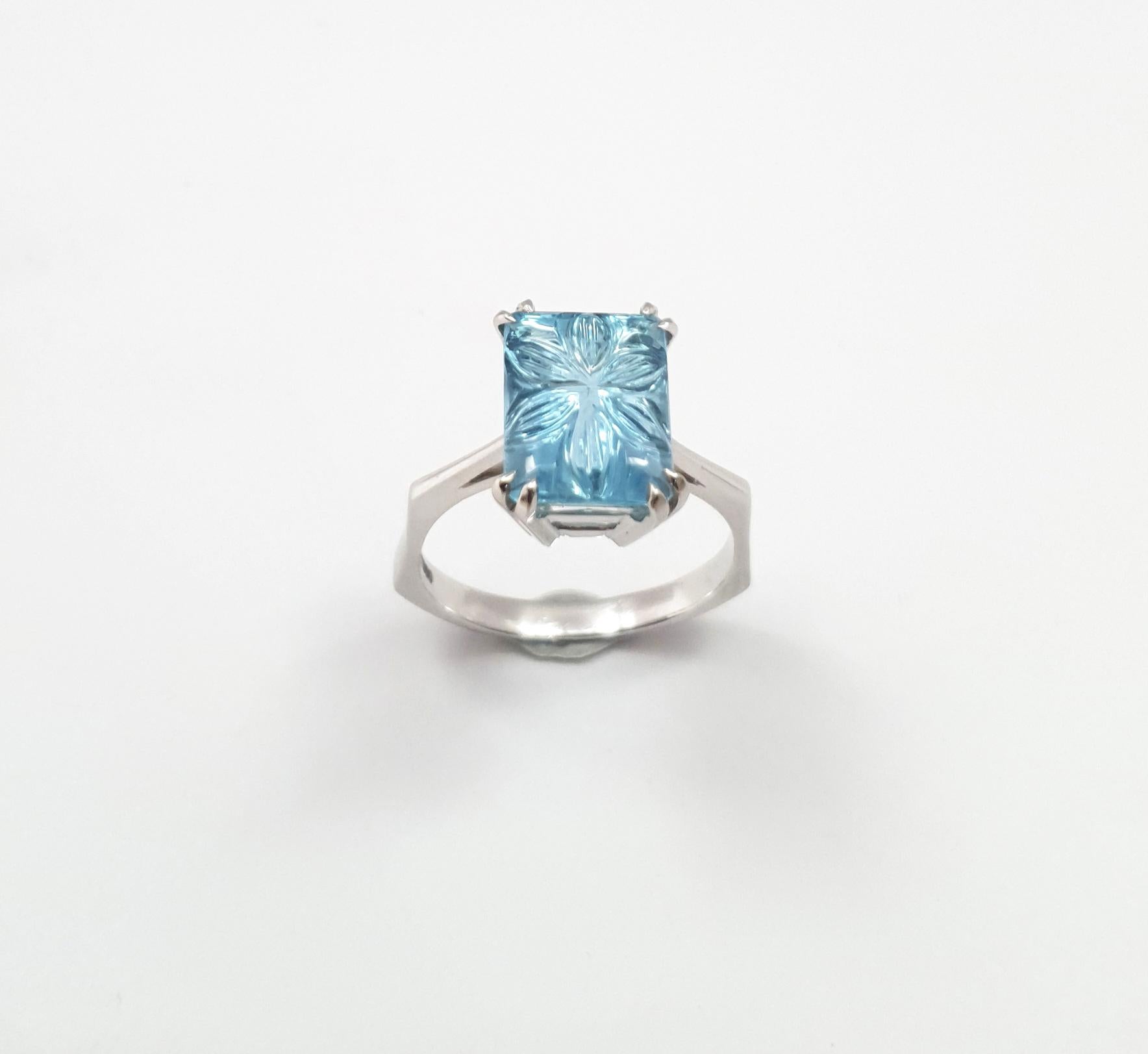 Carved Aquamarine Ring set in Platinum 900 Settings For Sale 7