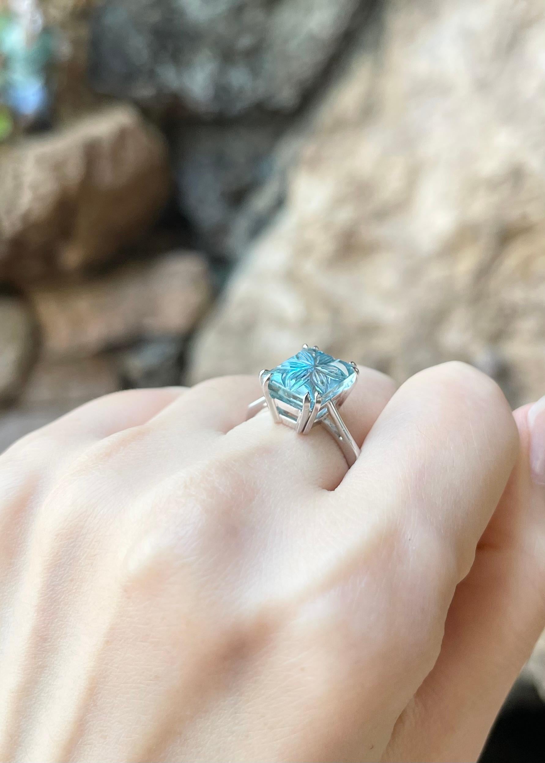 Women's Carved Aquamarine Ring set in Platinum 900 Settings For Sale