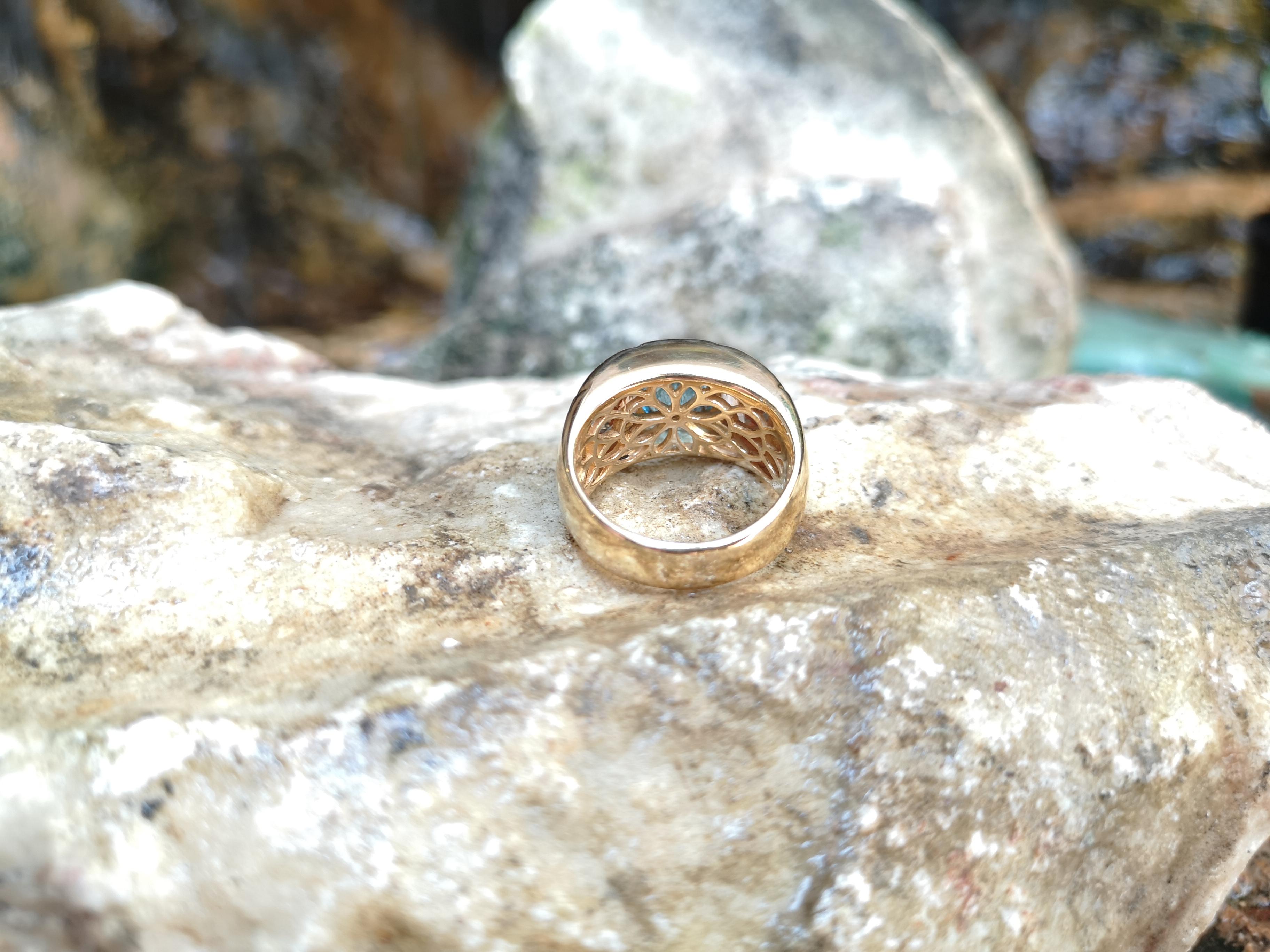 Bague en aigue-marine sculptée et morganite sertie dans des montures en or 18 carats Neuf - En vente à Bangkok, TH