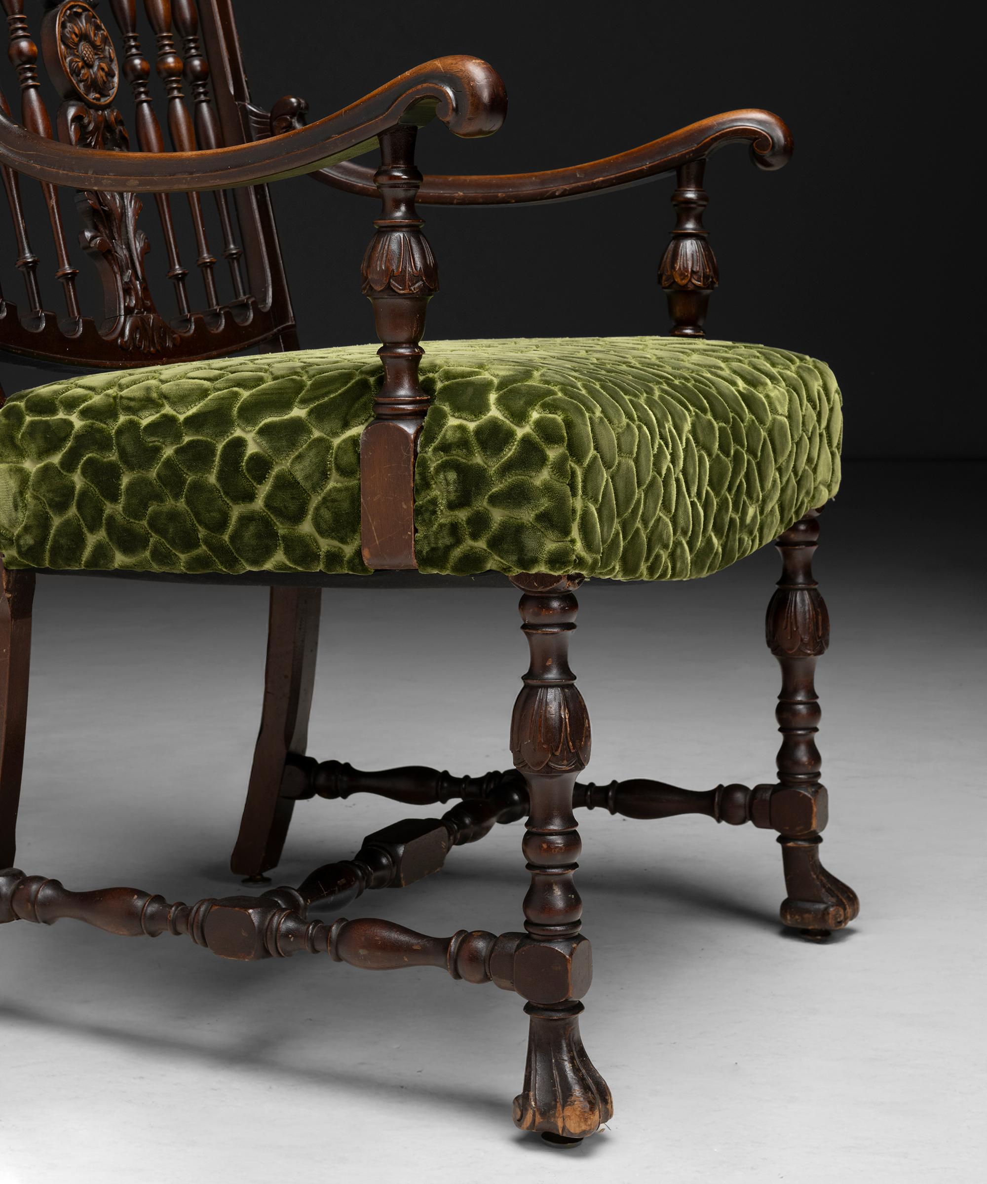 Poltrona intagliata, Inghilterra, 1890 circa In condizioni buone in vendita a Culver City, CA