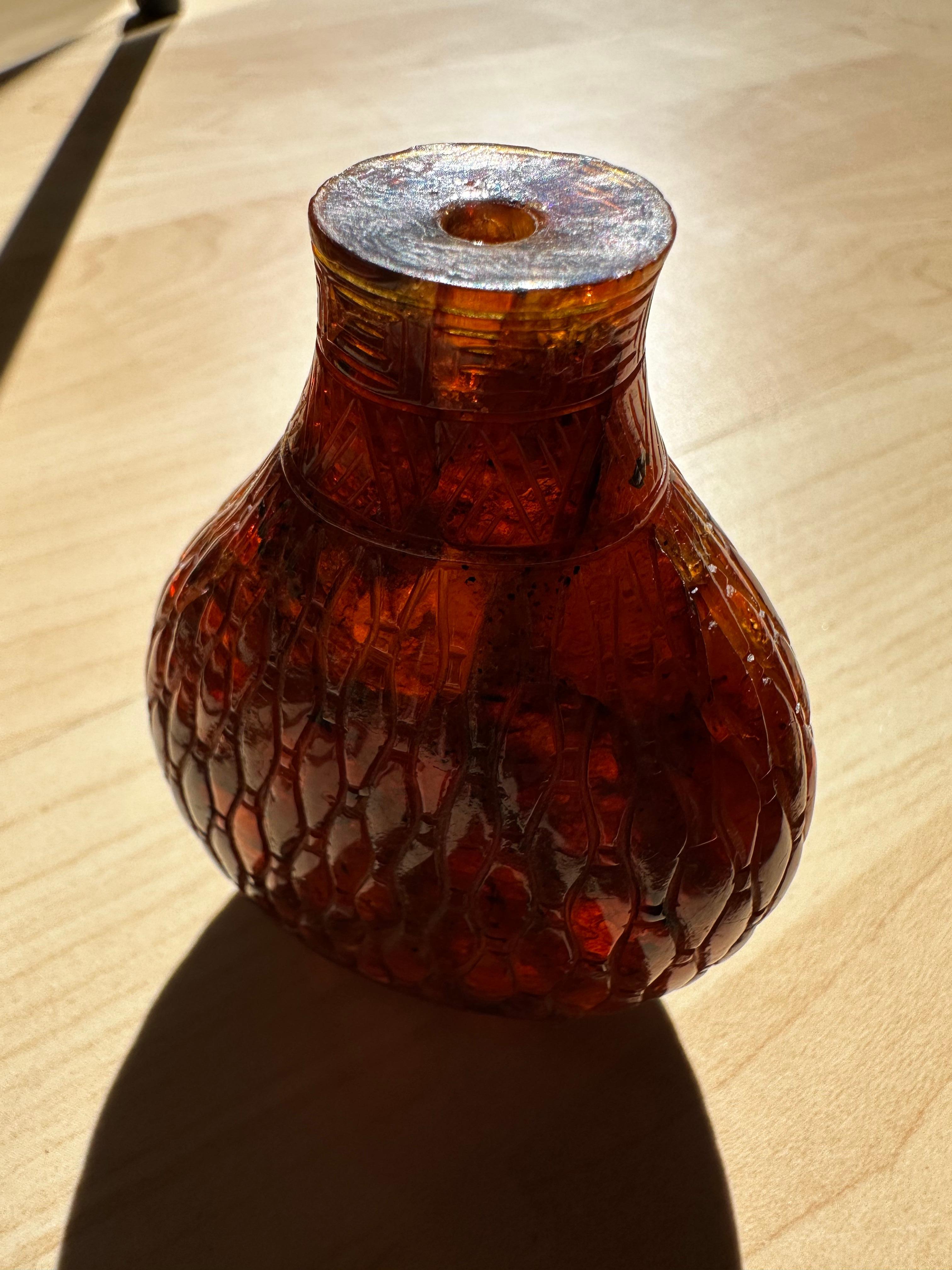 Carved Asian amber snuffbottle For Sale 4