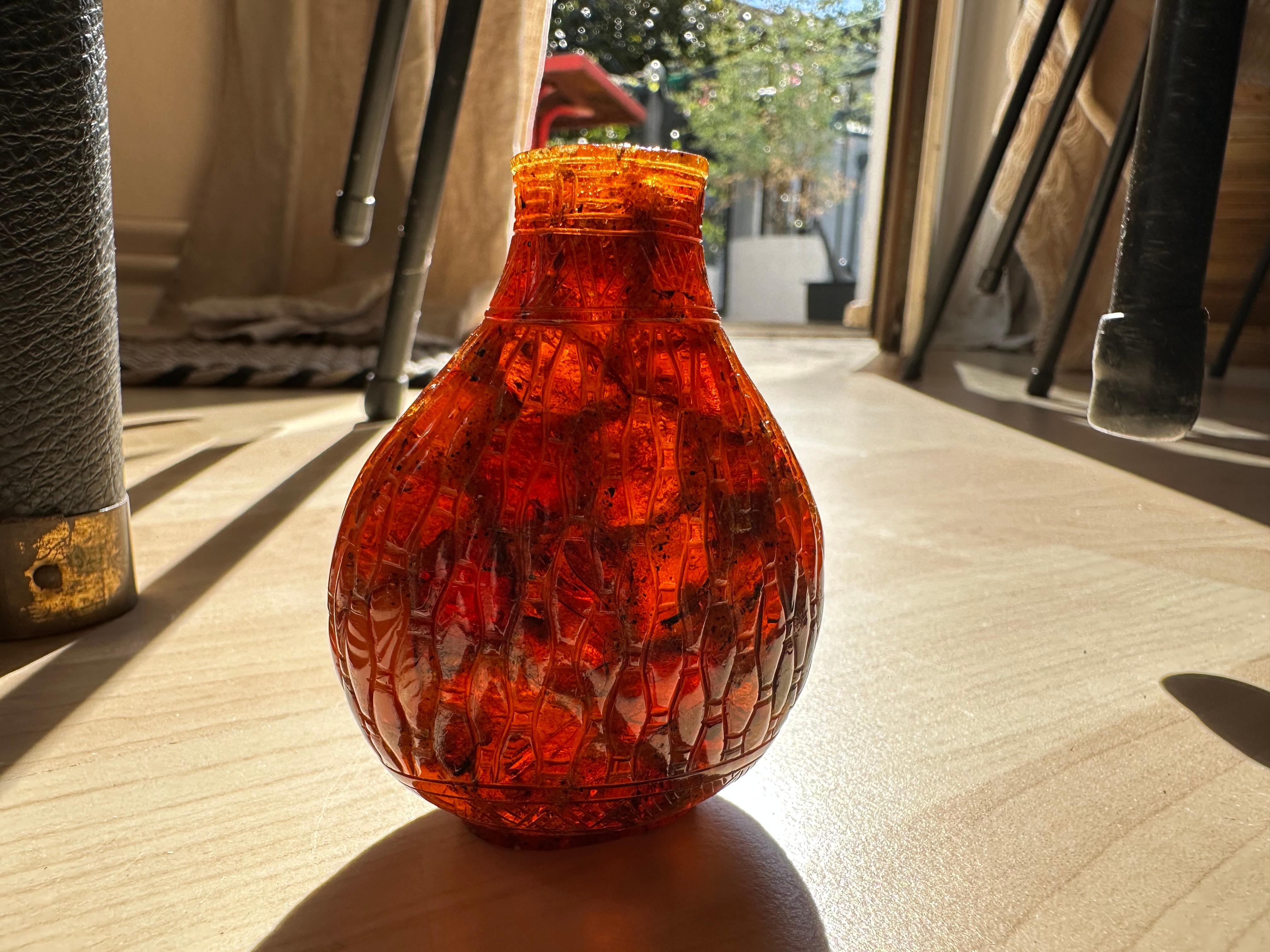 Carved Asian amber snuffbottle For Sale 5