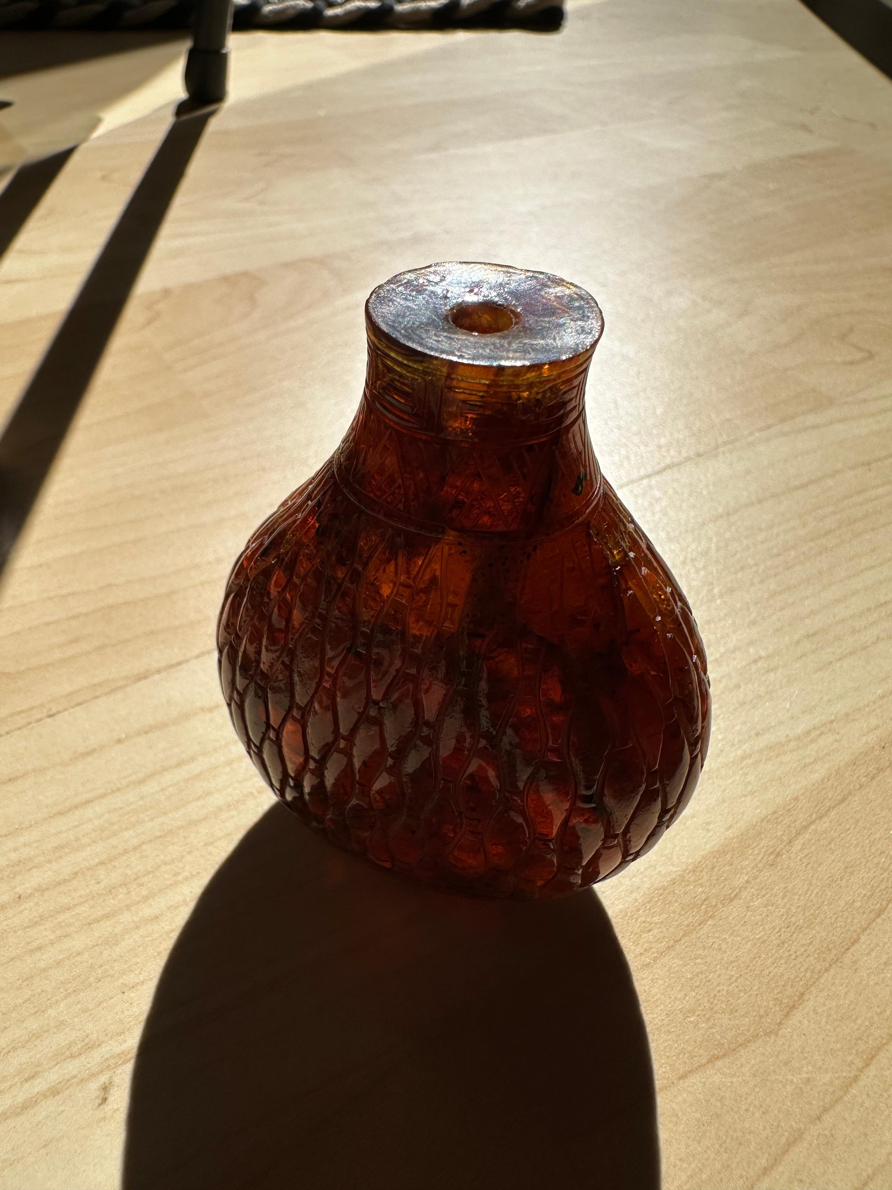 Carved Asian amber snuffbottle For Sale 3