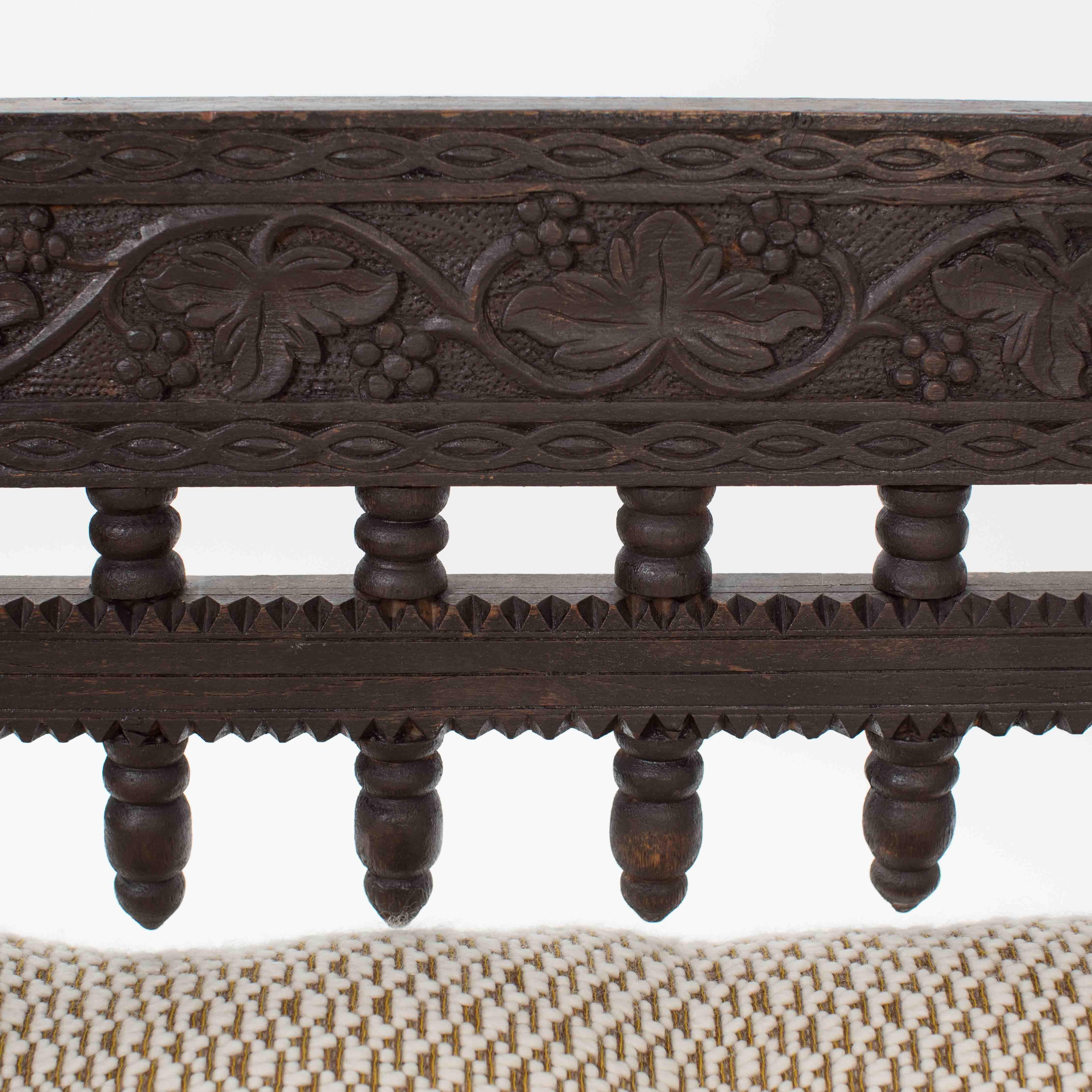 Banco / Sofá Asiático de Madera Tallada Elementos de Decoración Floral Myanmar Años 20 en venta 6