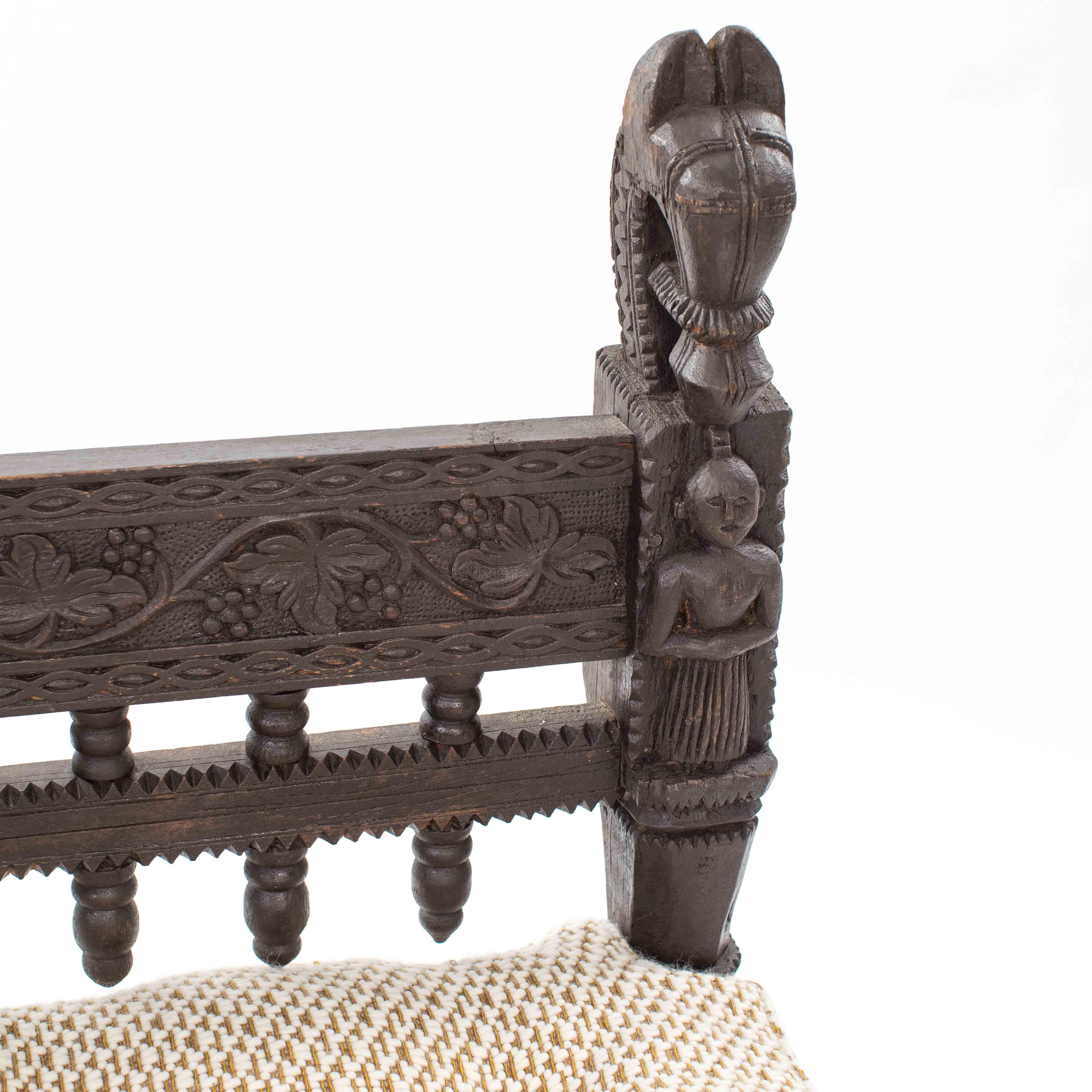 Banco / Sofá Asiático de Madera Tallada Elementos de Decoración Floral Myanmar Años 20 en venta 10