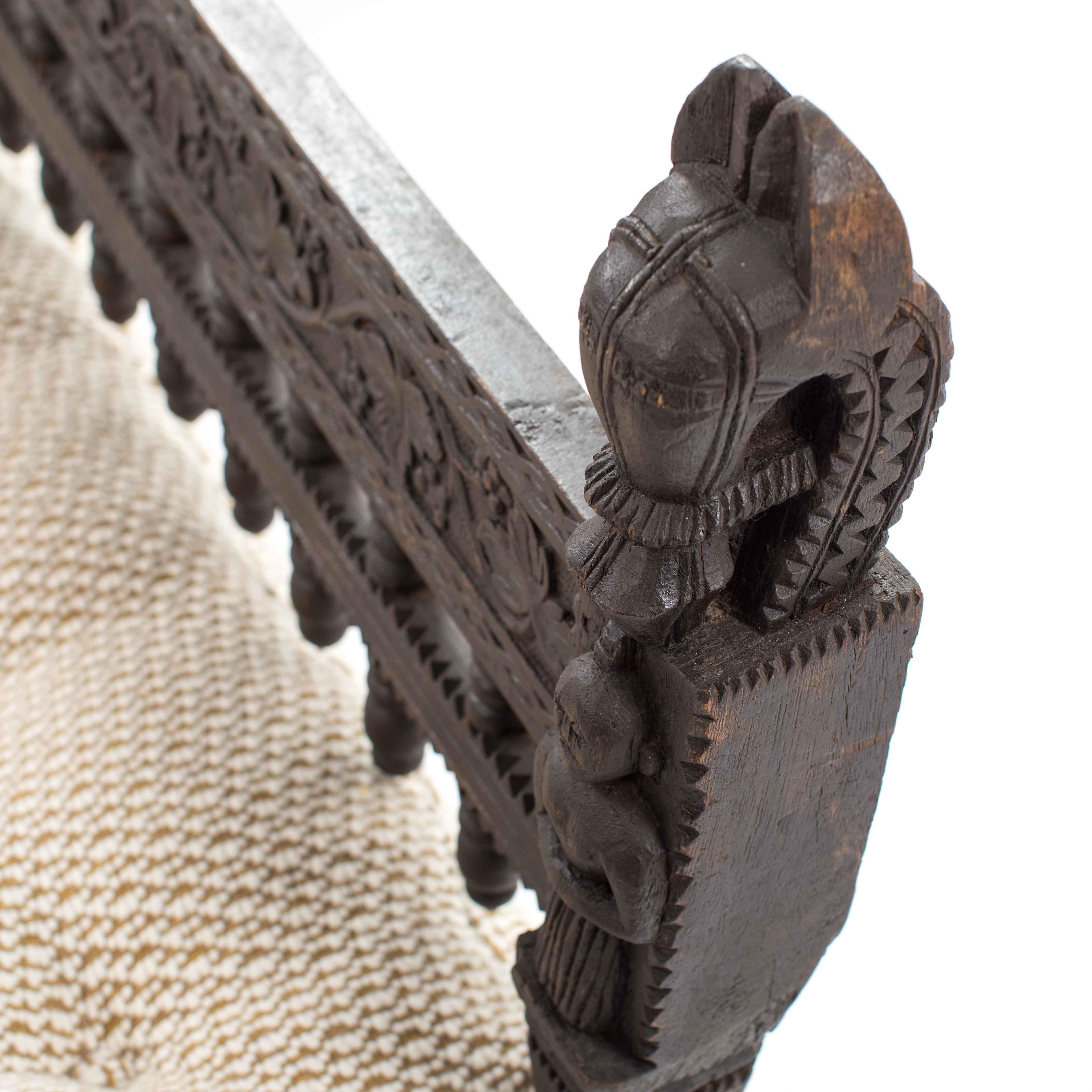 Banco / Sofá Asiático de Madera Tallada Elementos de Decoración Floral Myanmar Años 20 en venta 12