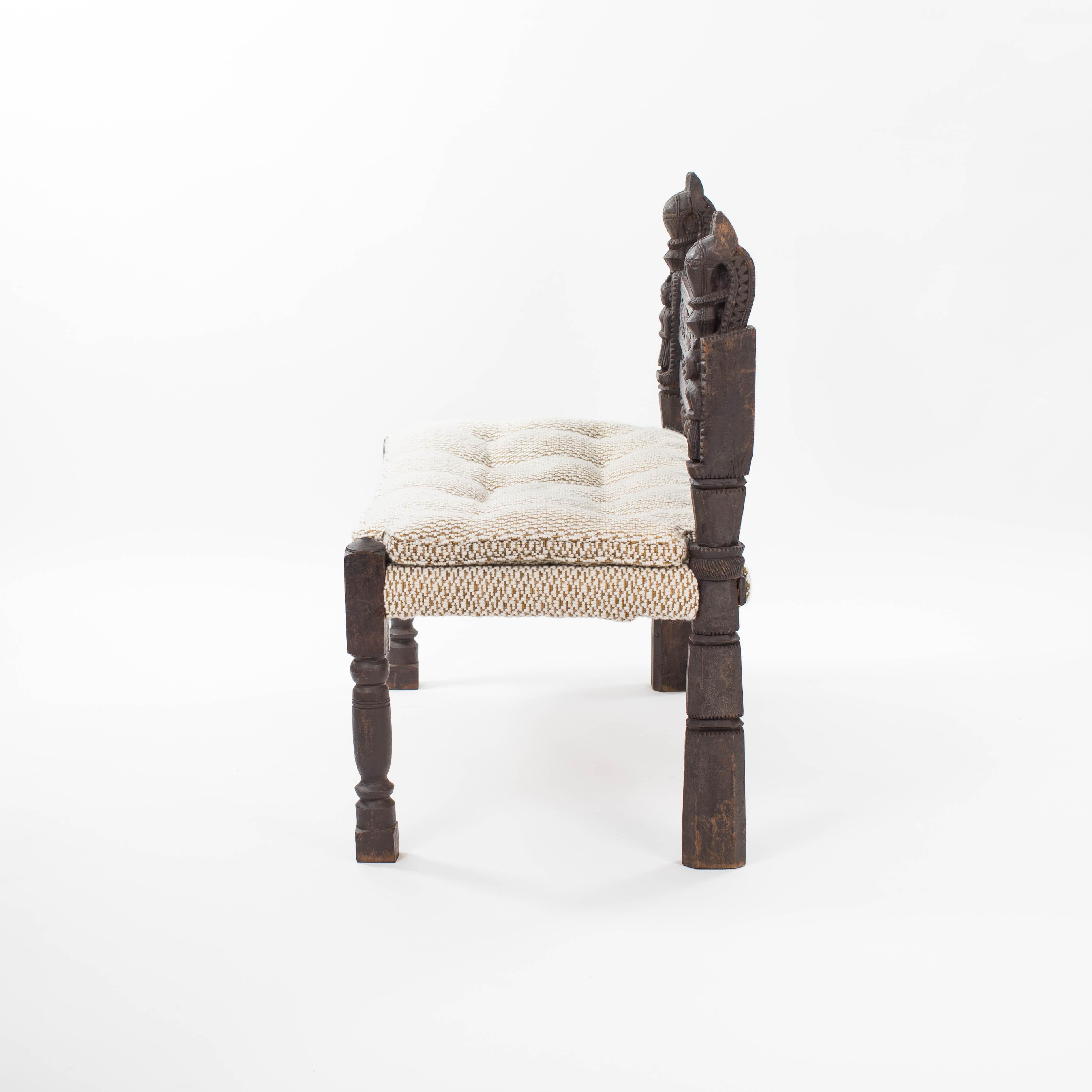 Banco / Sofá Asiático de Madera Tallada Elementos de Decoración Floral Myanmar Años 20 Birmano en venta