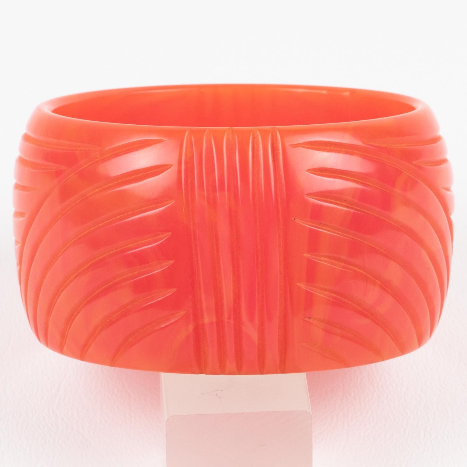 Bracciale in bachelite intagliato Tequila Sunrise Rosa in vendita 2