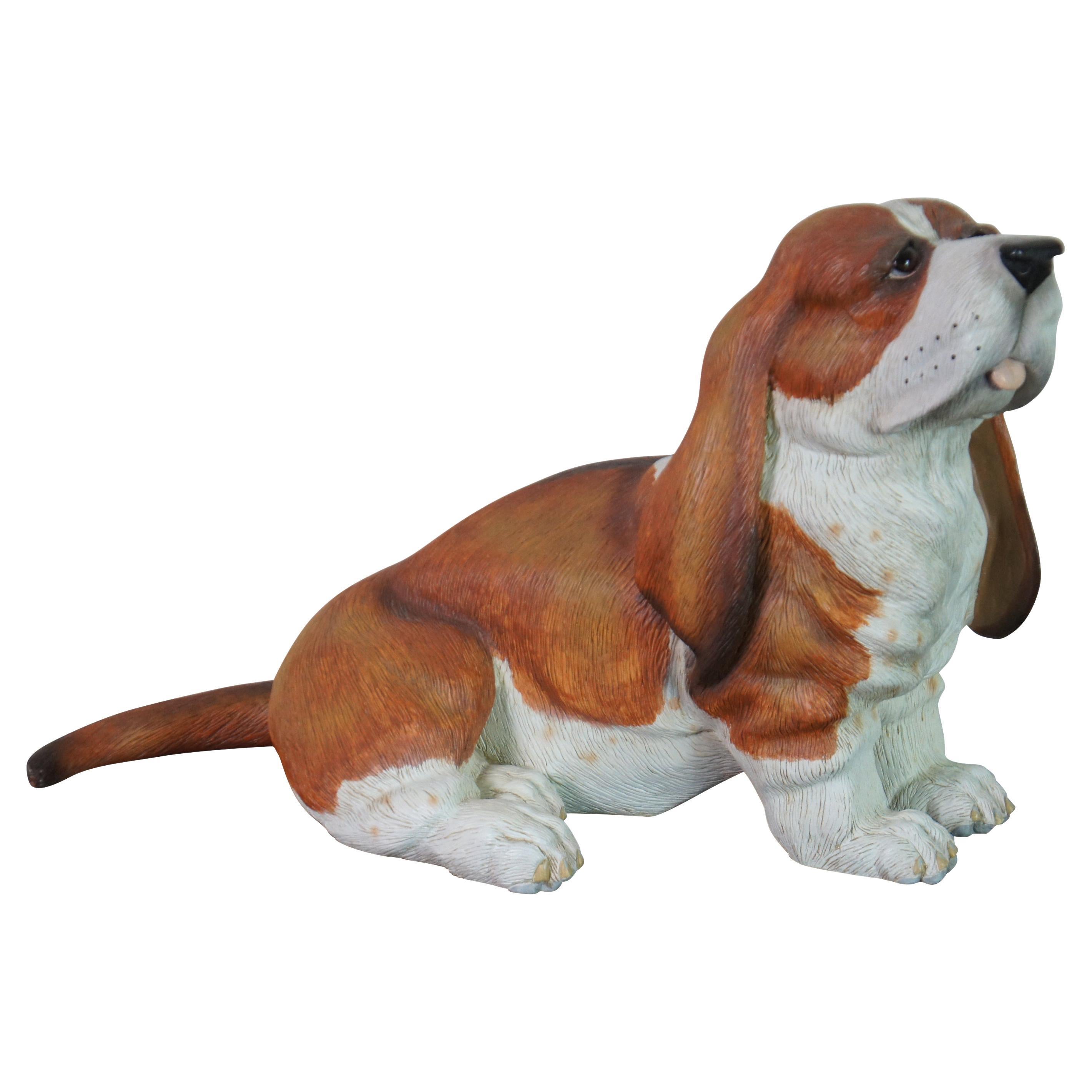 Geschnitzte Basswood Basset-Hunde-Skulptur-Statue eines Hundes aus Holz, John Garton JD Adkins