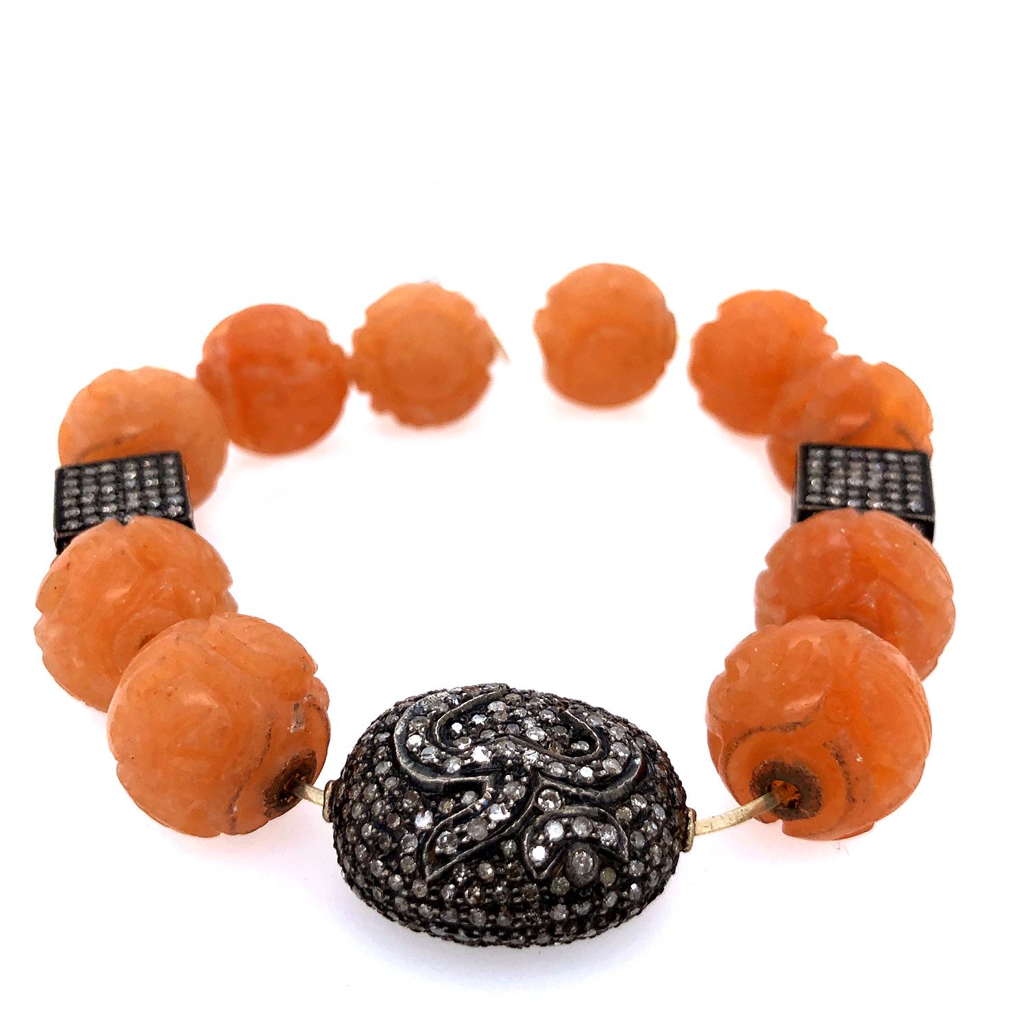 Taille mixte Bracelet de perles de lune sculptées avec boules et cubes en diamants pavés en vente