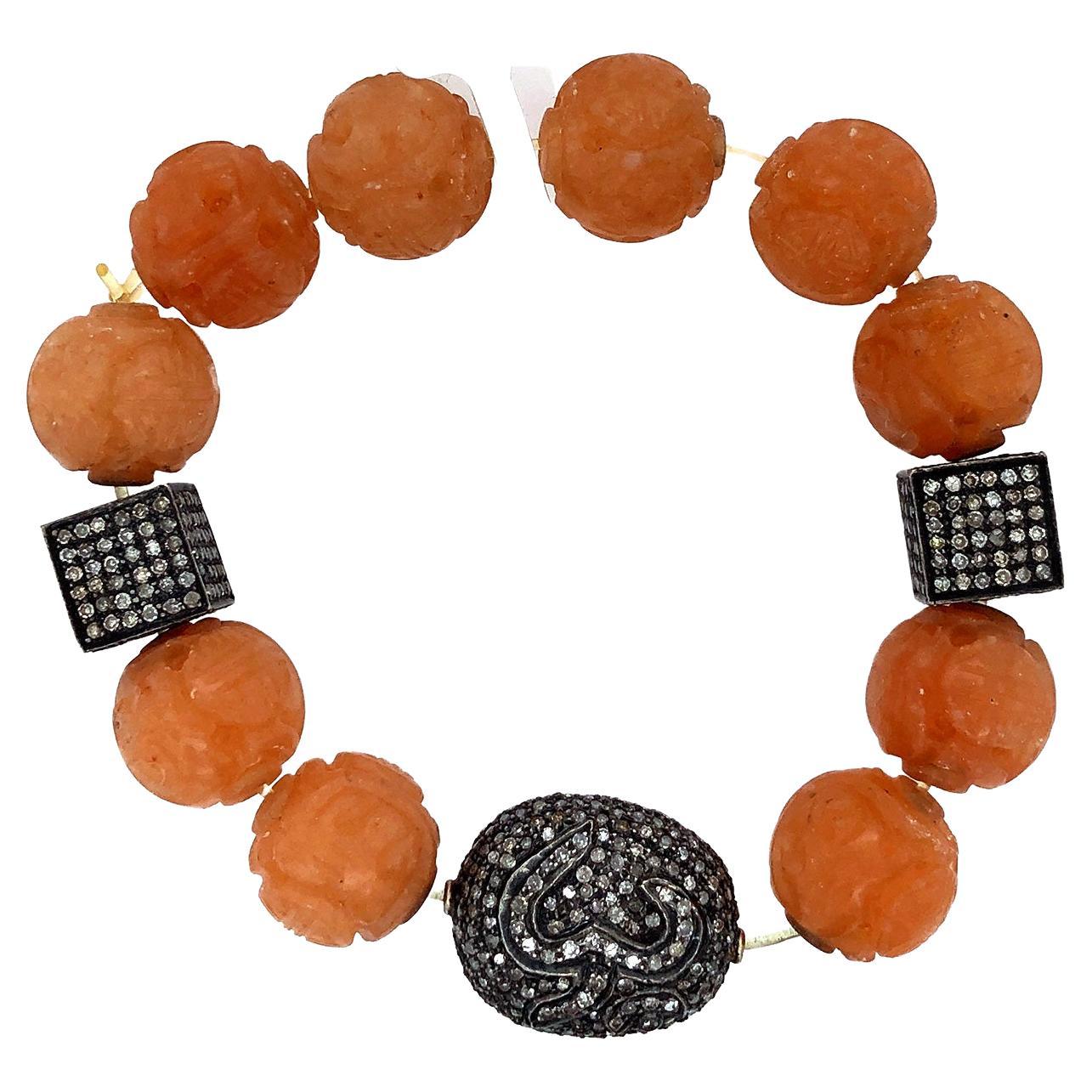 Bracelet de perles de lune sculptées avec boules et cubes en diamants pavés en vente