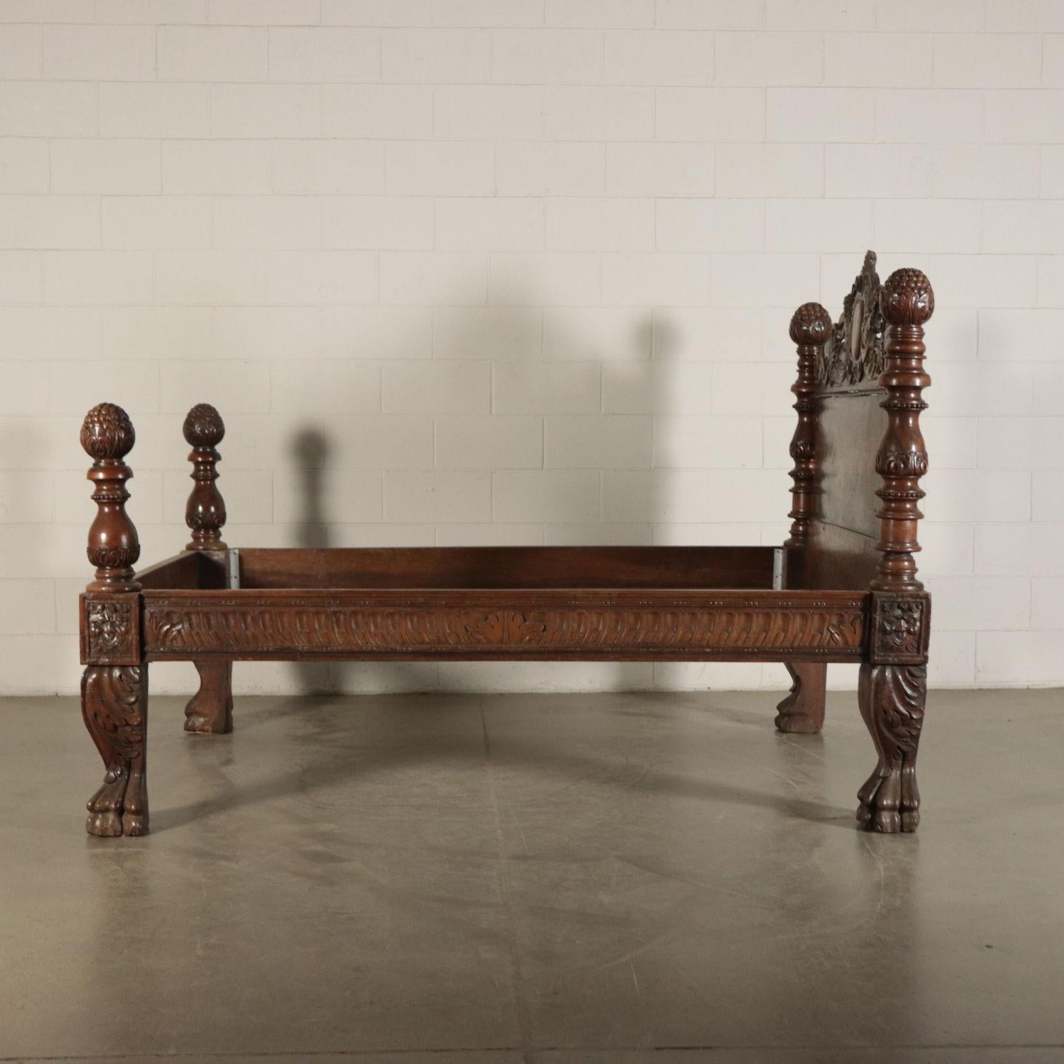 Carved Bed, Walnut Italy 17th Century 5