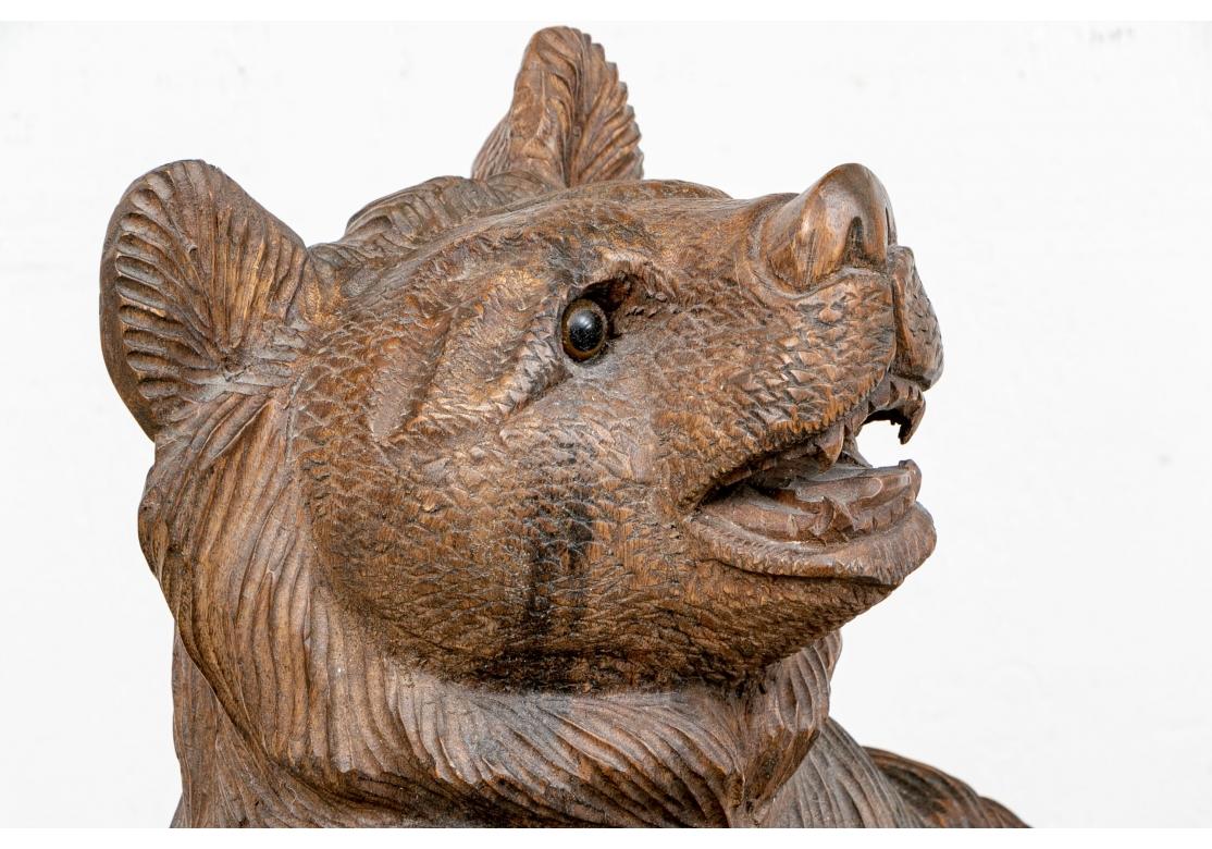 Support de canne sculpté de style Forêt-Noire avec figurine d'ours en vente 2
