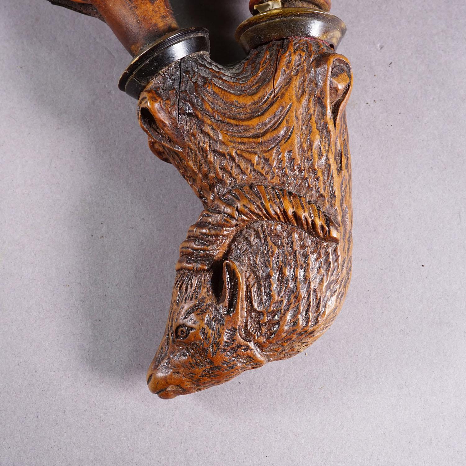Forêt-Noire Pipe à tabac Black Forest sculptée, Allemagne vers 1900 en vente