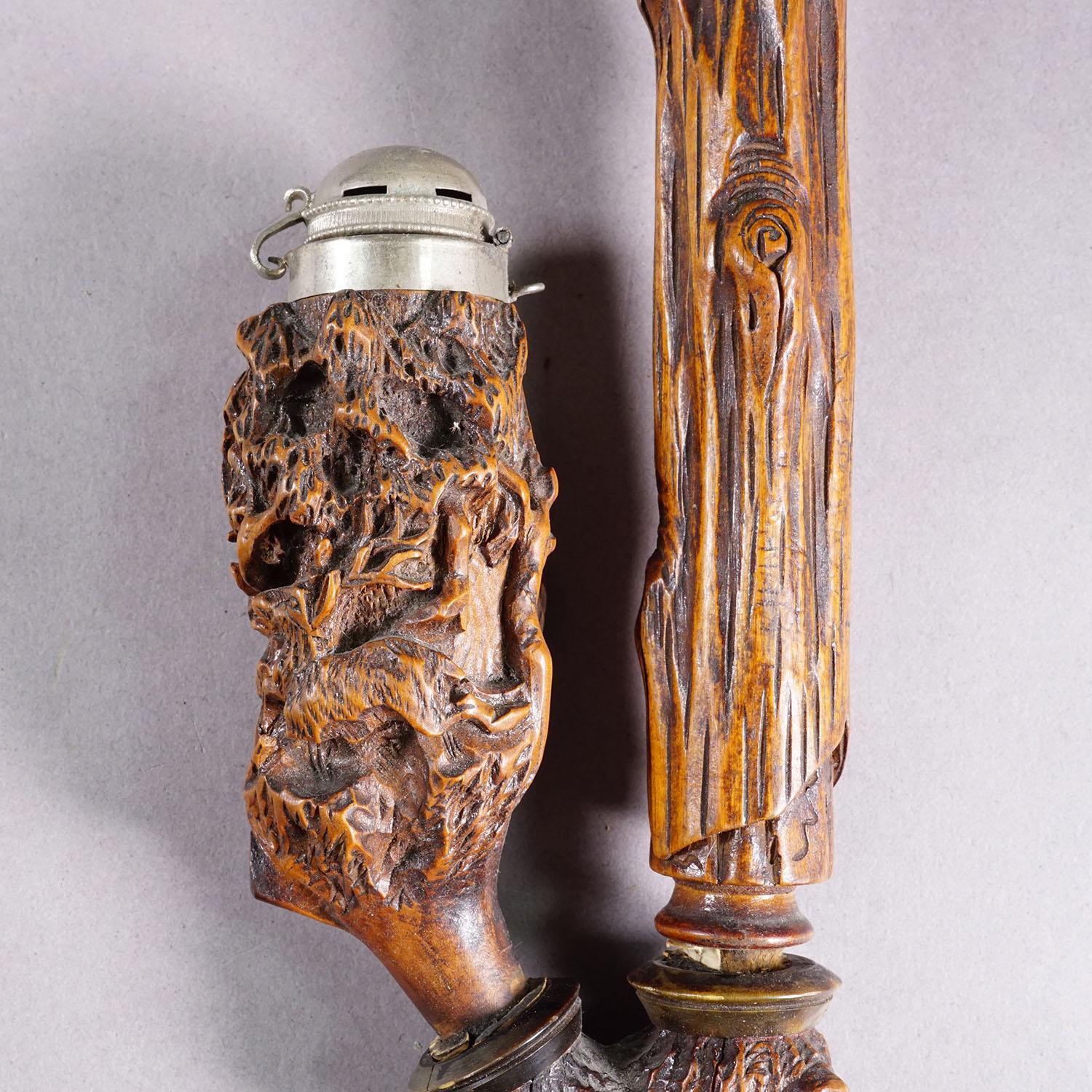 Allemand Pipe à tabac Black Forest sculptée, Allemagne vers 1900 en vente