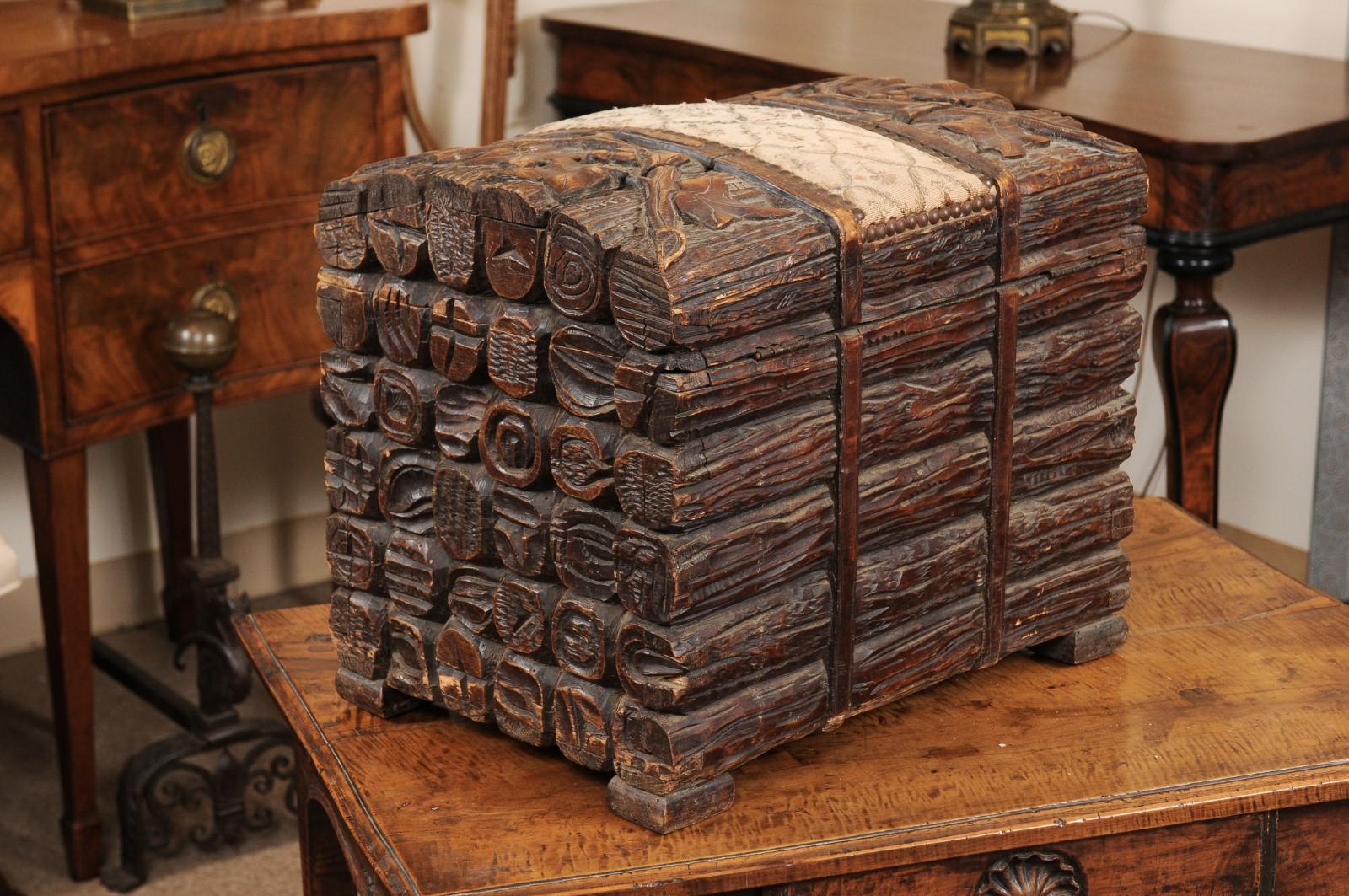 Carved Black Forest Trunk, France, circa 1890 For Sale 3