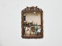 Specchio in noce Black Forest intagliato con viti e foglie, circa 1900