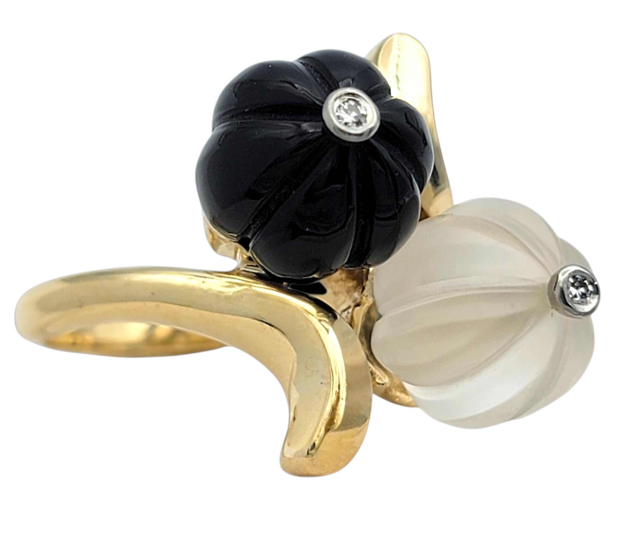 Contemporaneo Anello Fiore Bypass in onice nera e cristallo intagliato con diamanti in oro giallo 14K in vendita