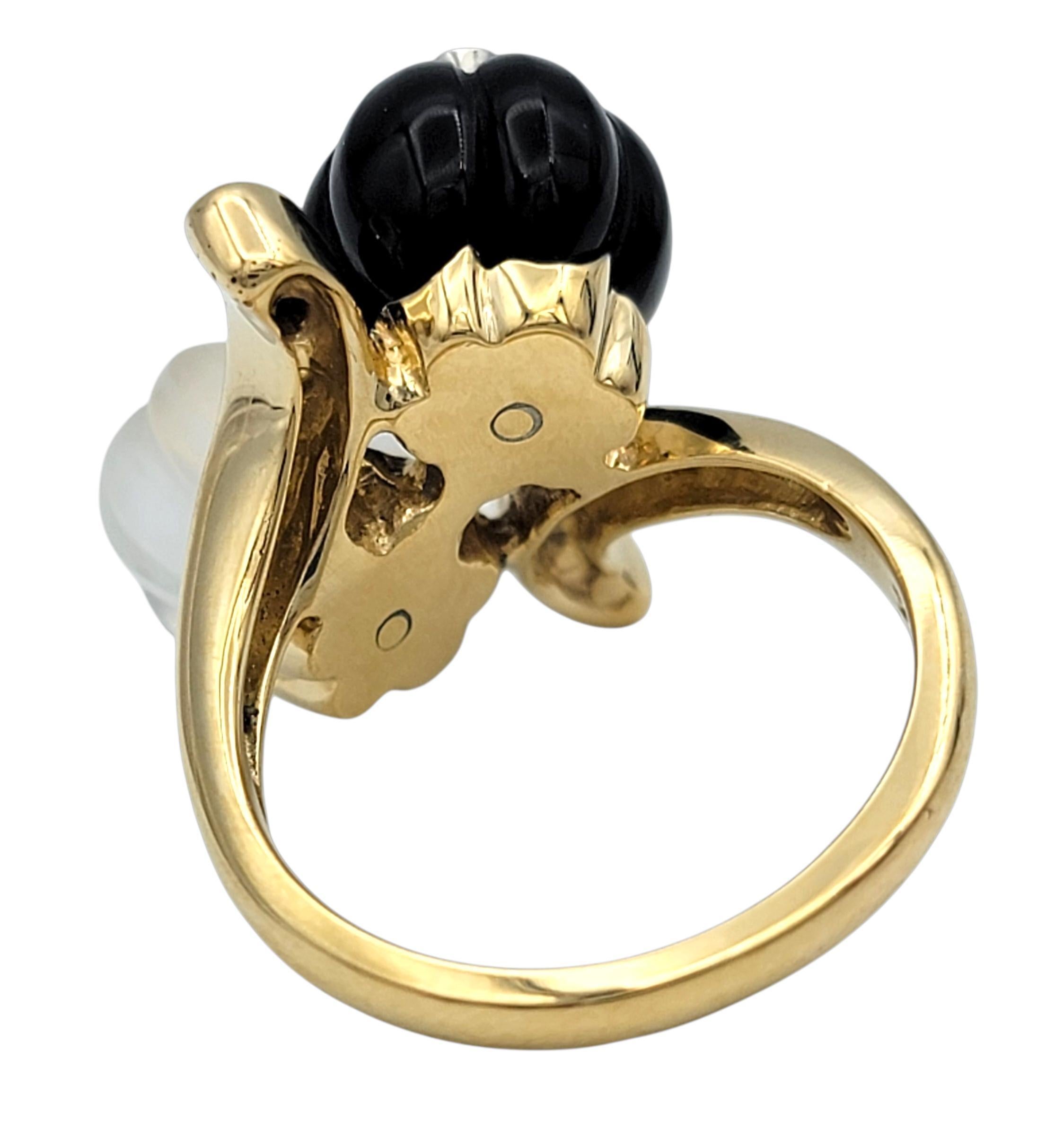 Donna Anello Fiore Bypass in onice nera e cristallo intagliato con diamanti in oro giallo 14K in vendita