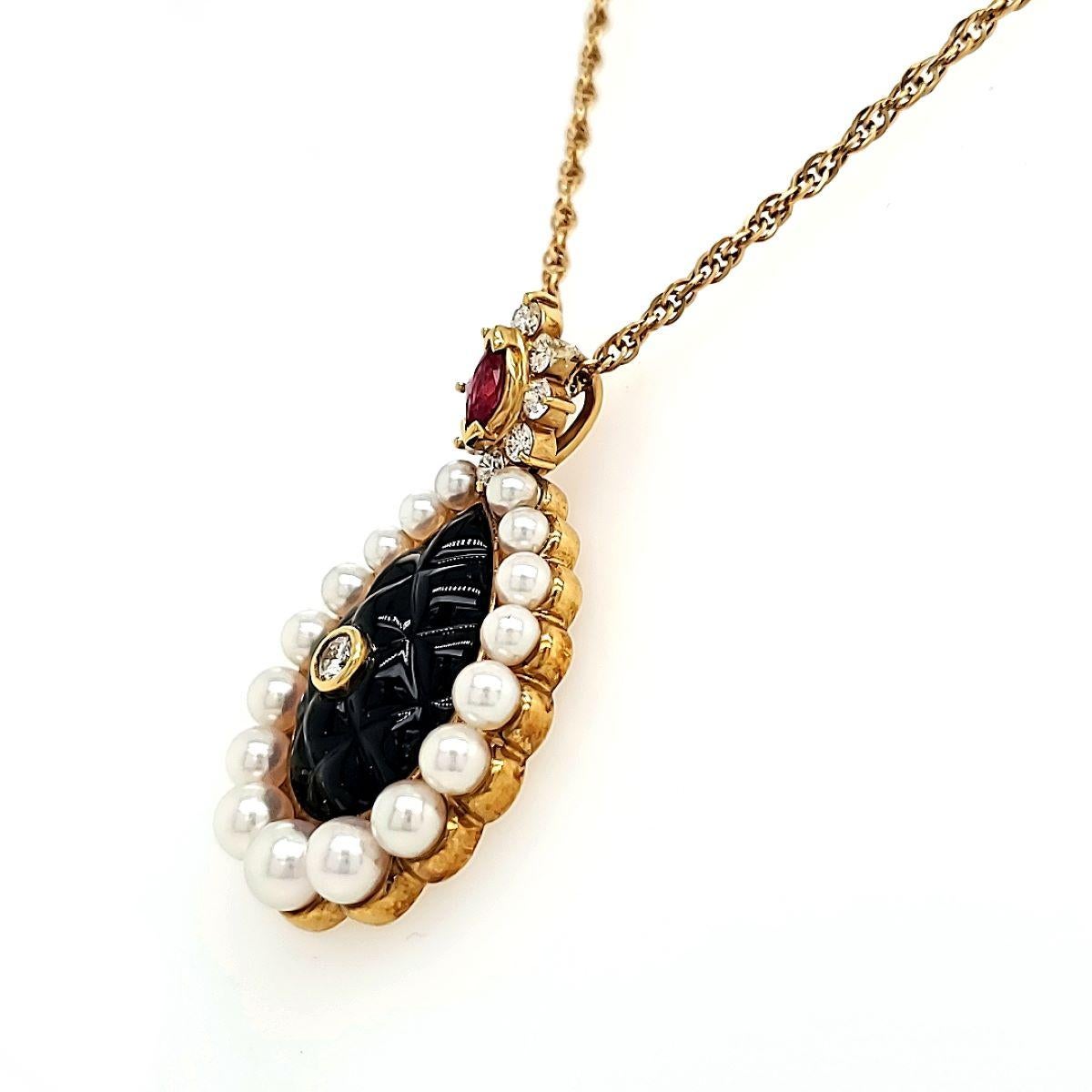 Carved Black Onyx Diamond Ruby Pendant Necklace With Pearls and 18k Yellow Gold  In New Condition For Sale In Hong Kong, HK