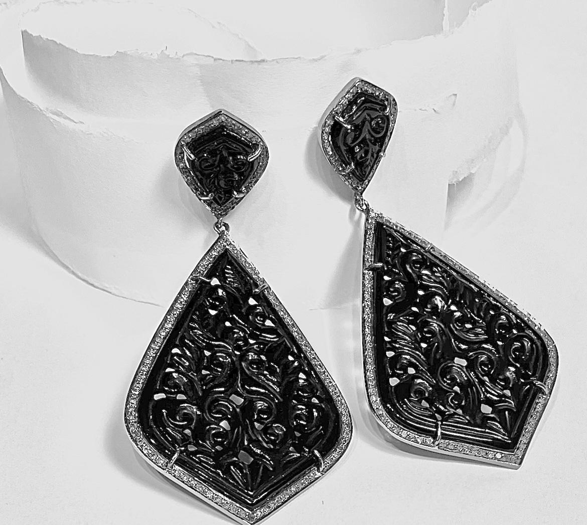 Description
Gorgeous hand-carved Black Onyx earrings, surrounded with pave diamonds. Great for day or night.
Item # E3225
	
Materials and Weight
Black Onyx, 39 x 57mm kite shape, 67 carats.
Pave diamonds, 1.67 carats.
Posts with jumbo backs, 14k